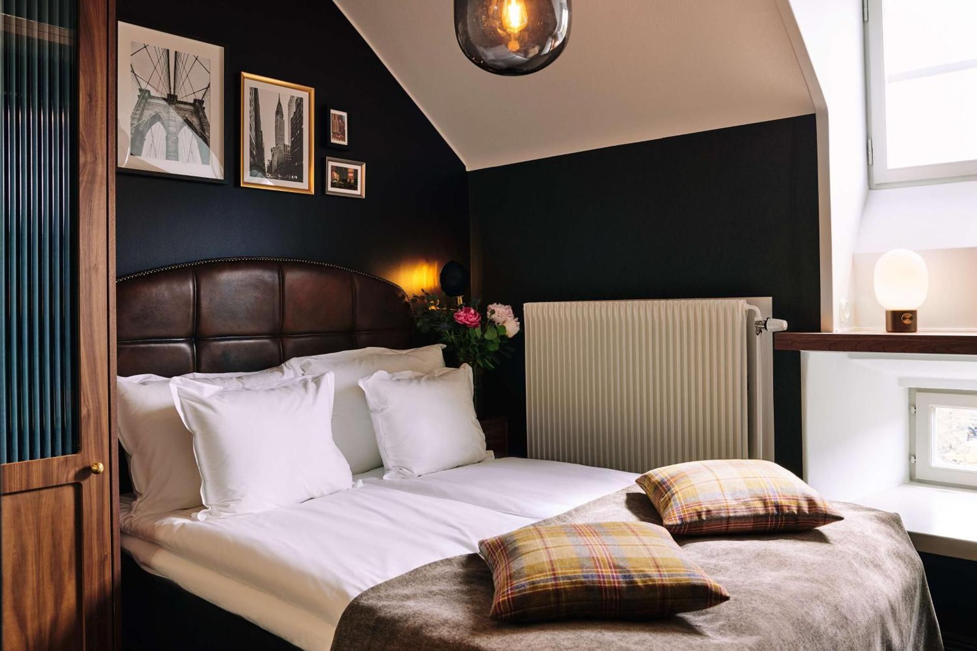 1 Queen Bed, Nonsmoking, Classic Small