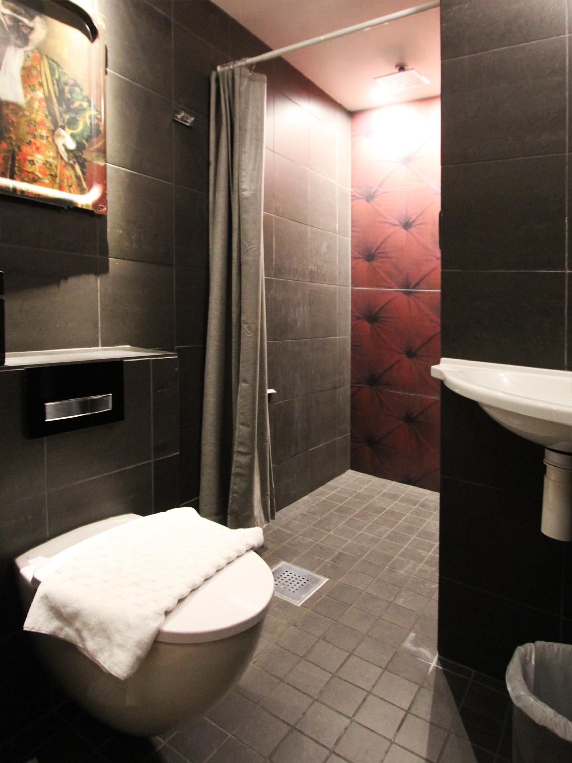 Queen Room with Shower