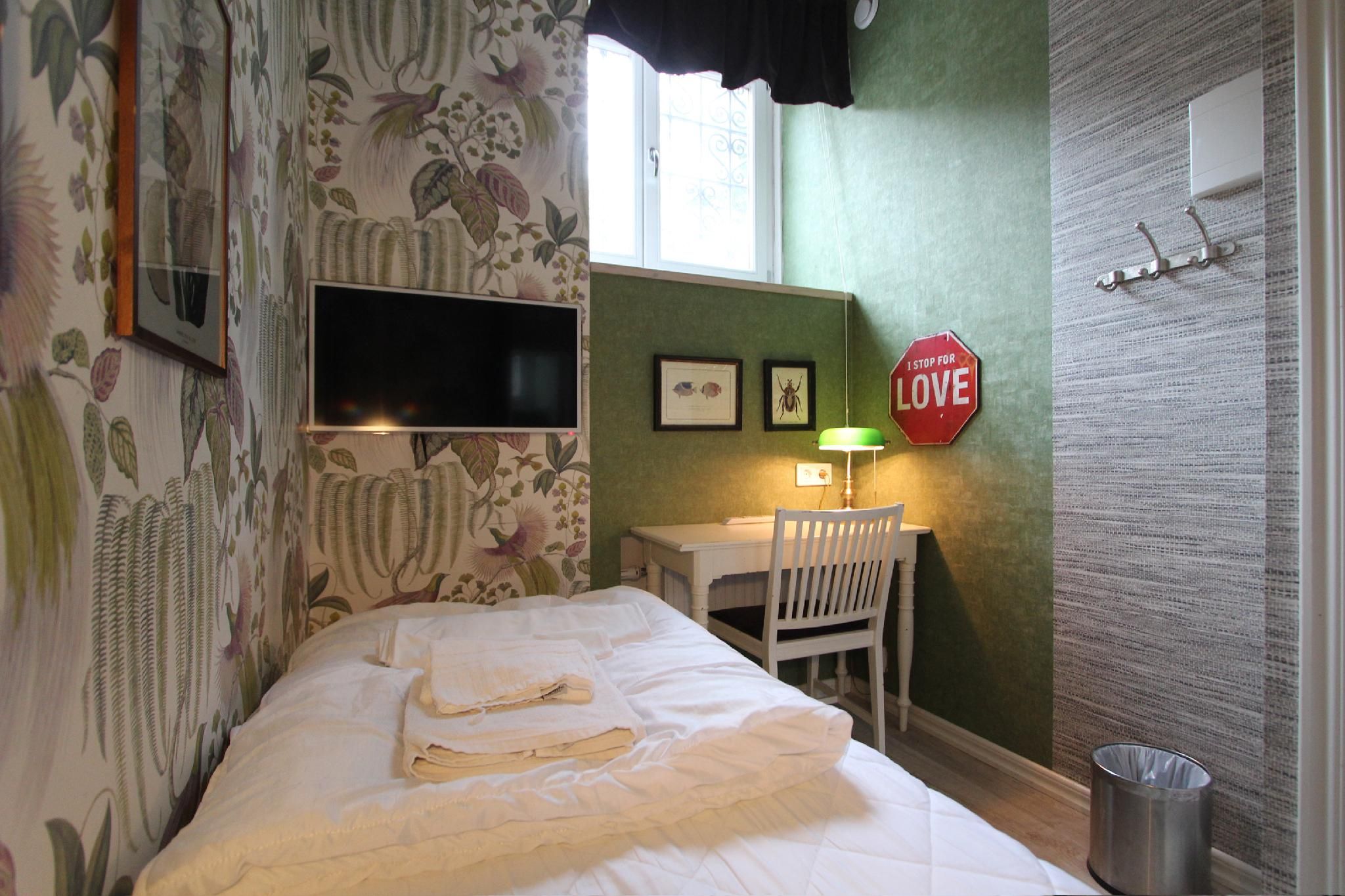 Single Room with Window