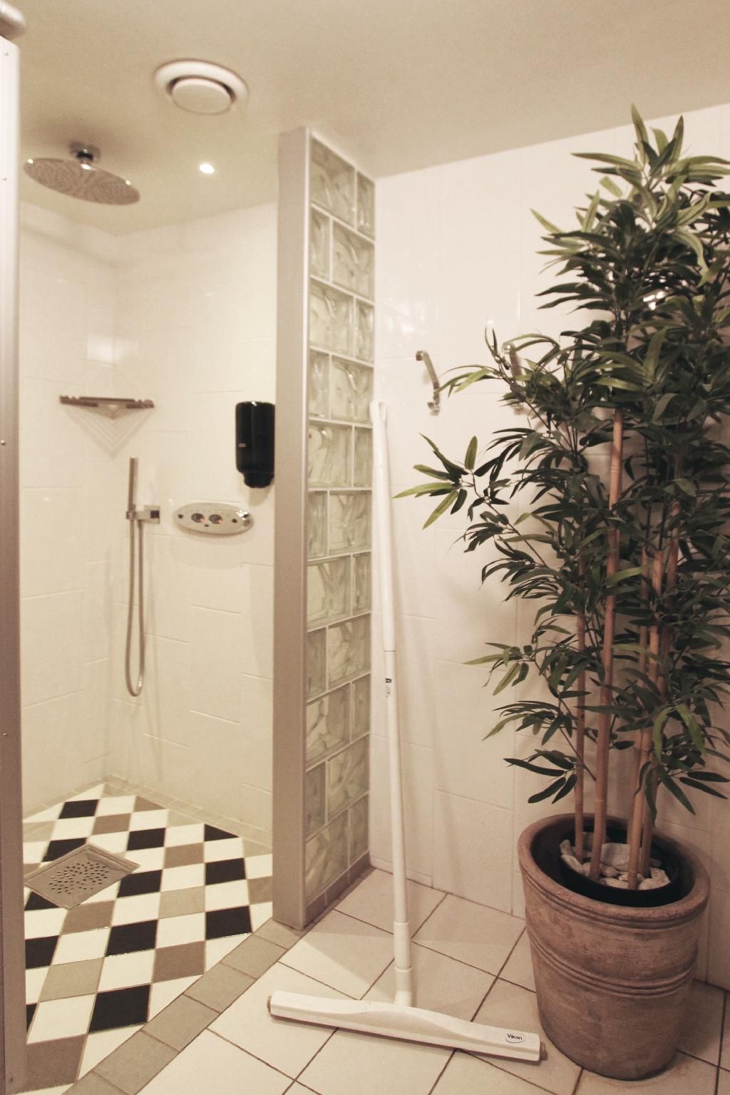 Single Room with Window