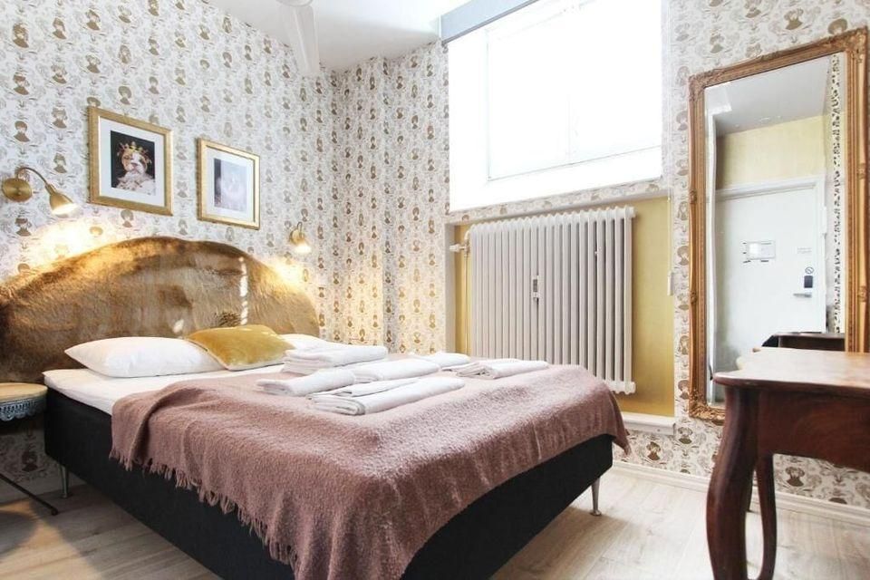 Queen Room with Shared Bathroom (No Windows)