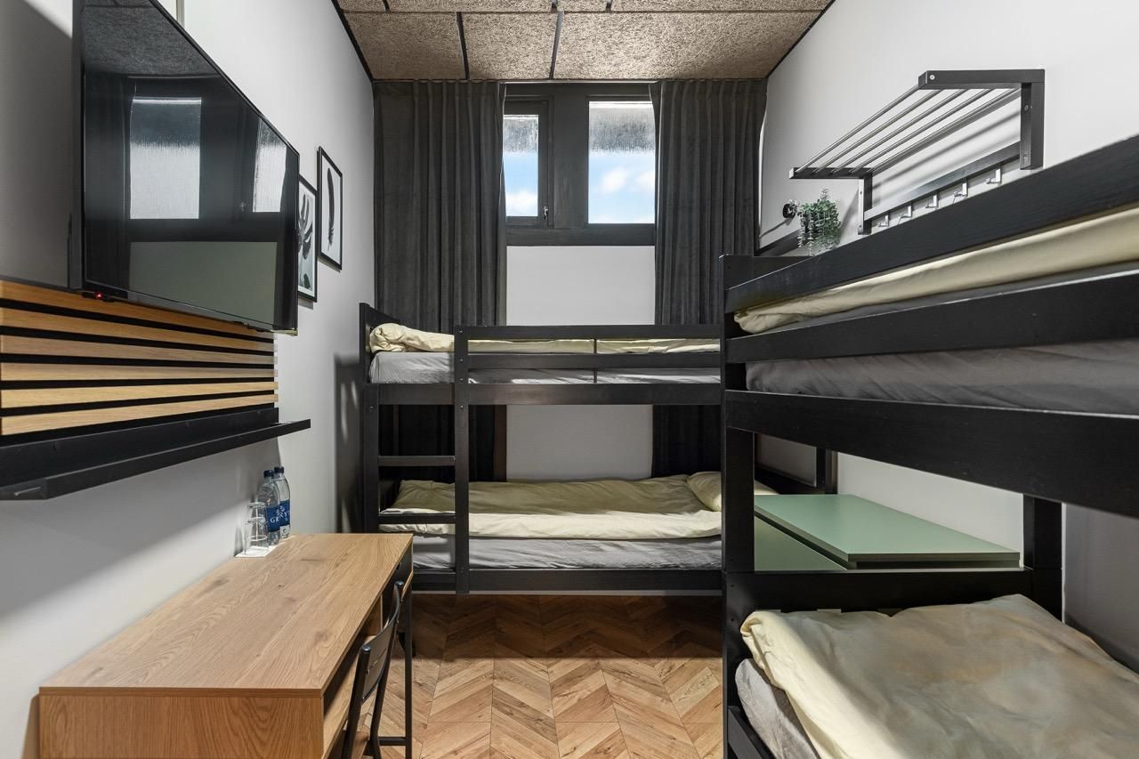 4 Bedroom, Non-Smoking