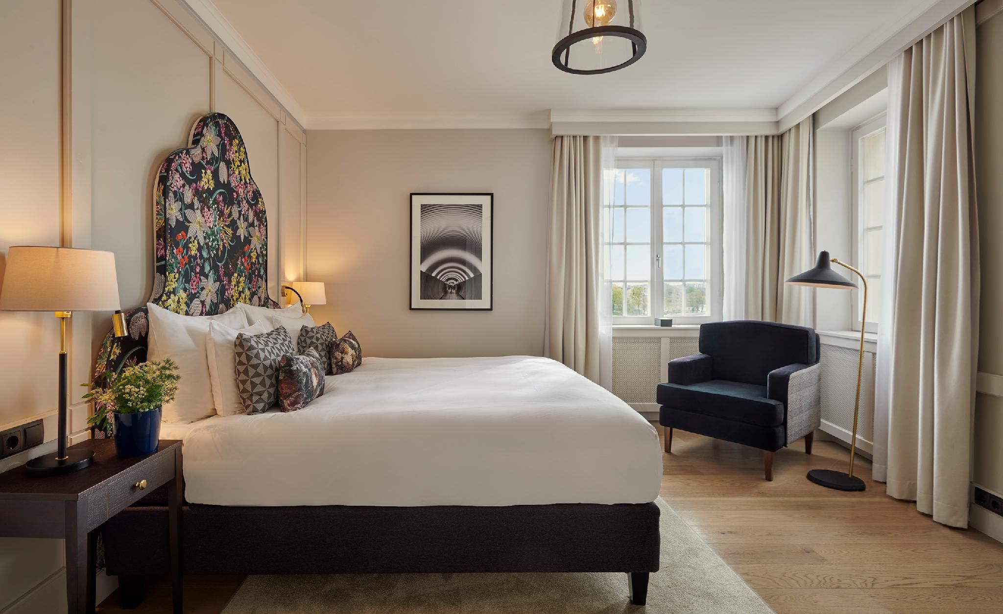 Corner Suite with Sea View