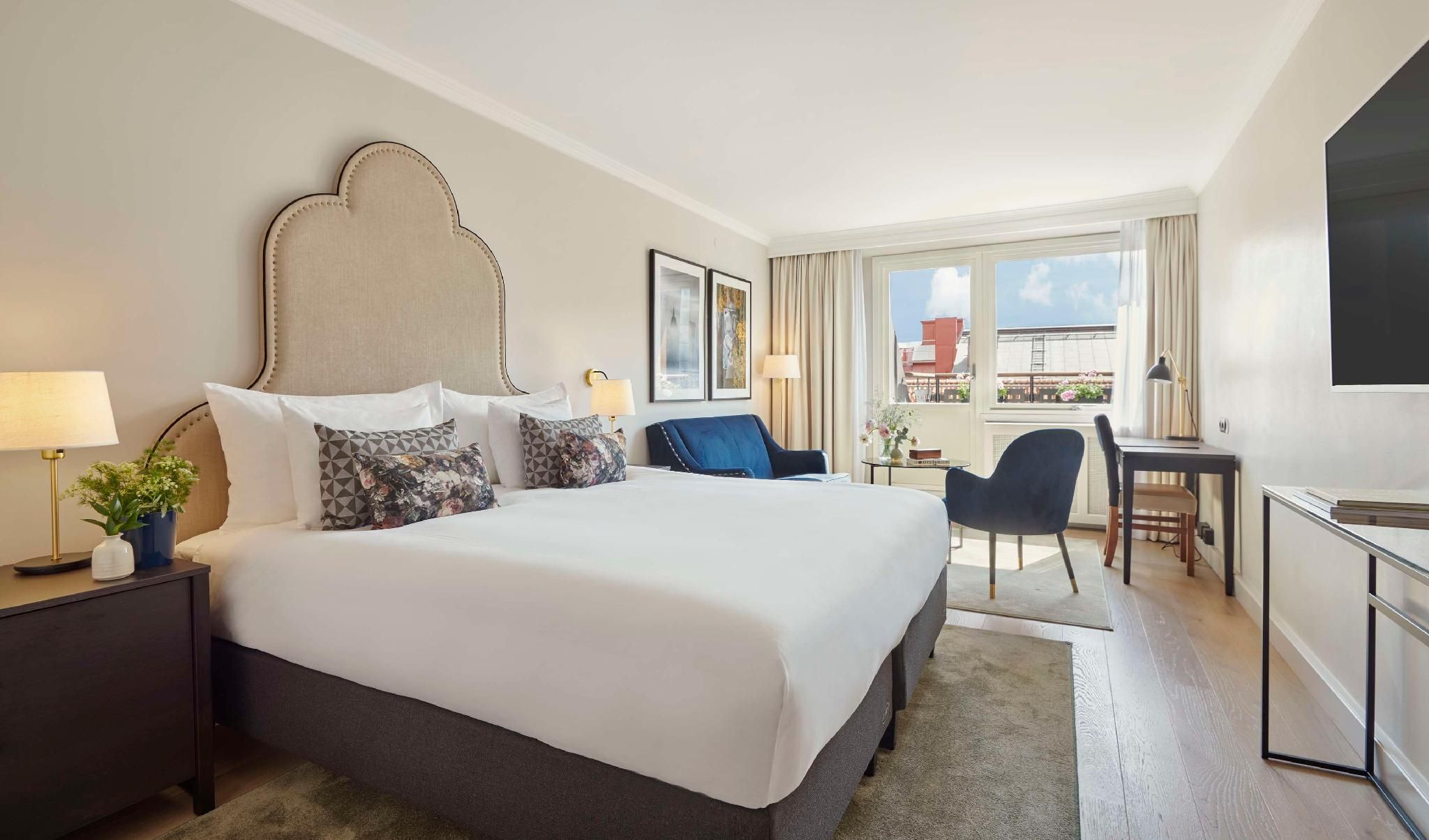 1 King Bed Deluxe with Balcony