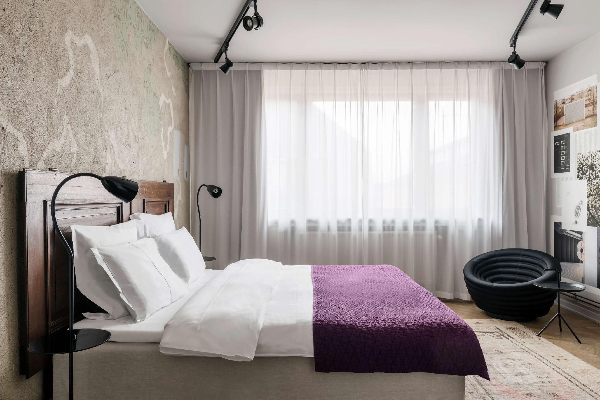 KING BED ROOM