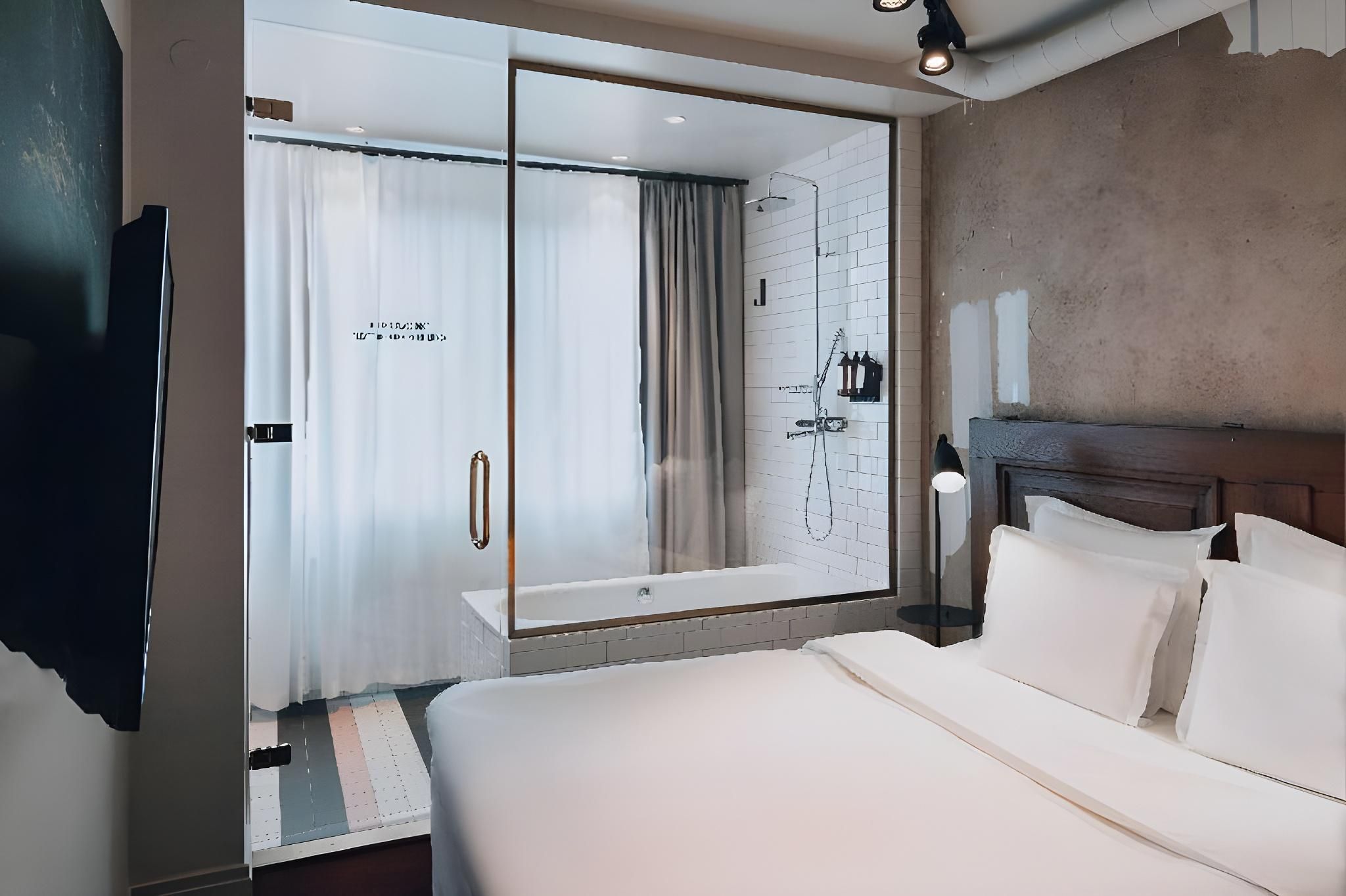 Queen Bed Deluxe Room