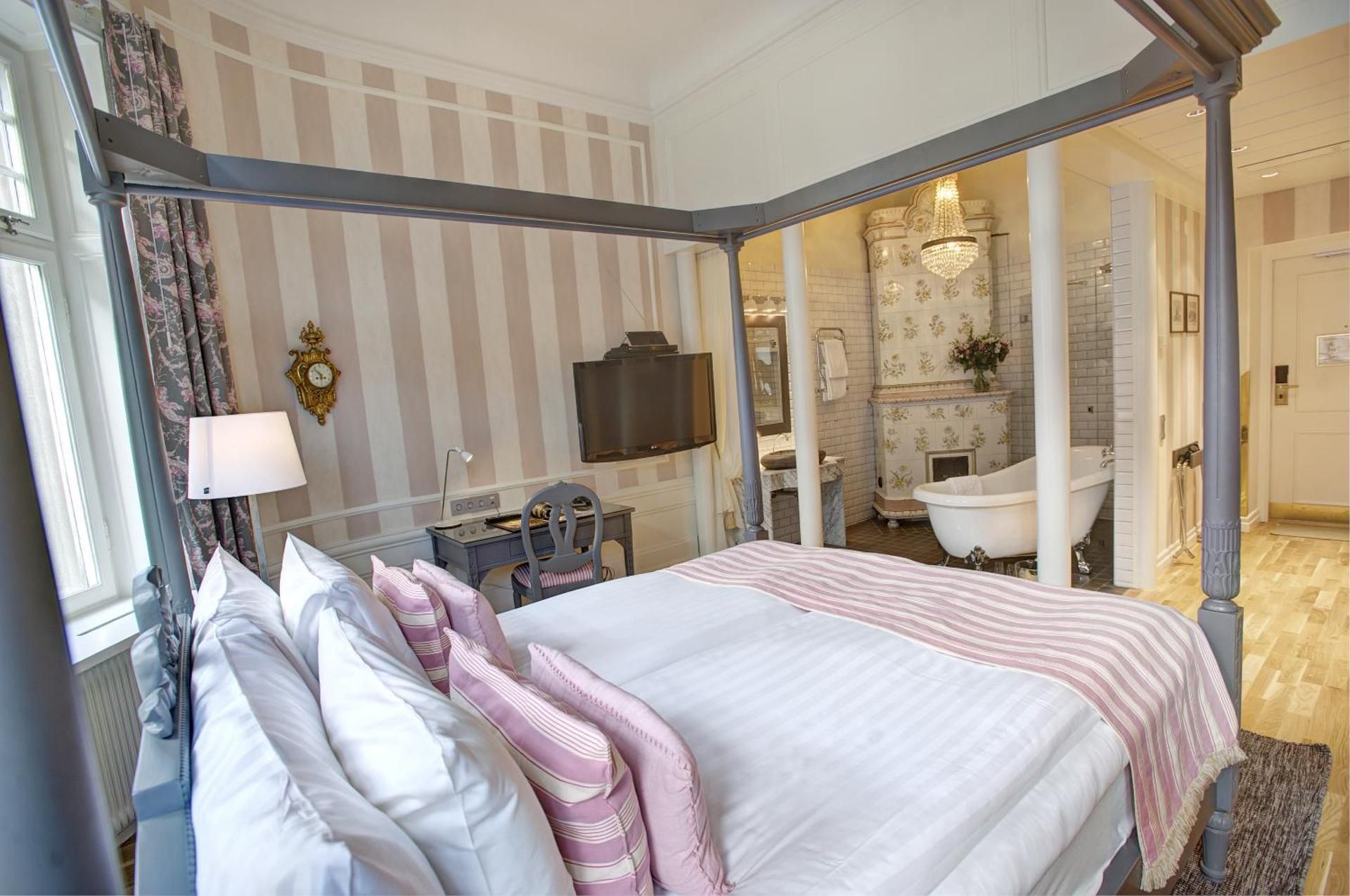 Deluxe Double Room with Bath