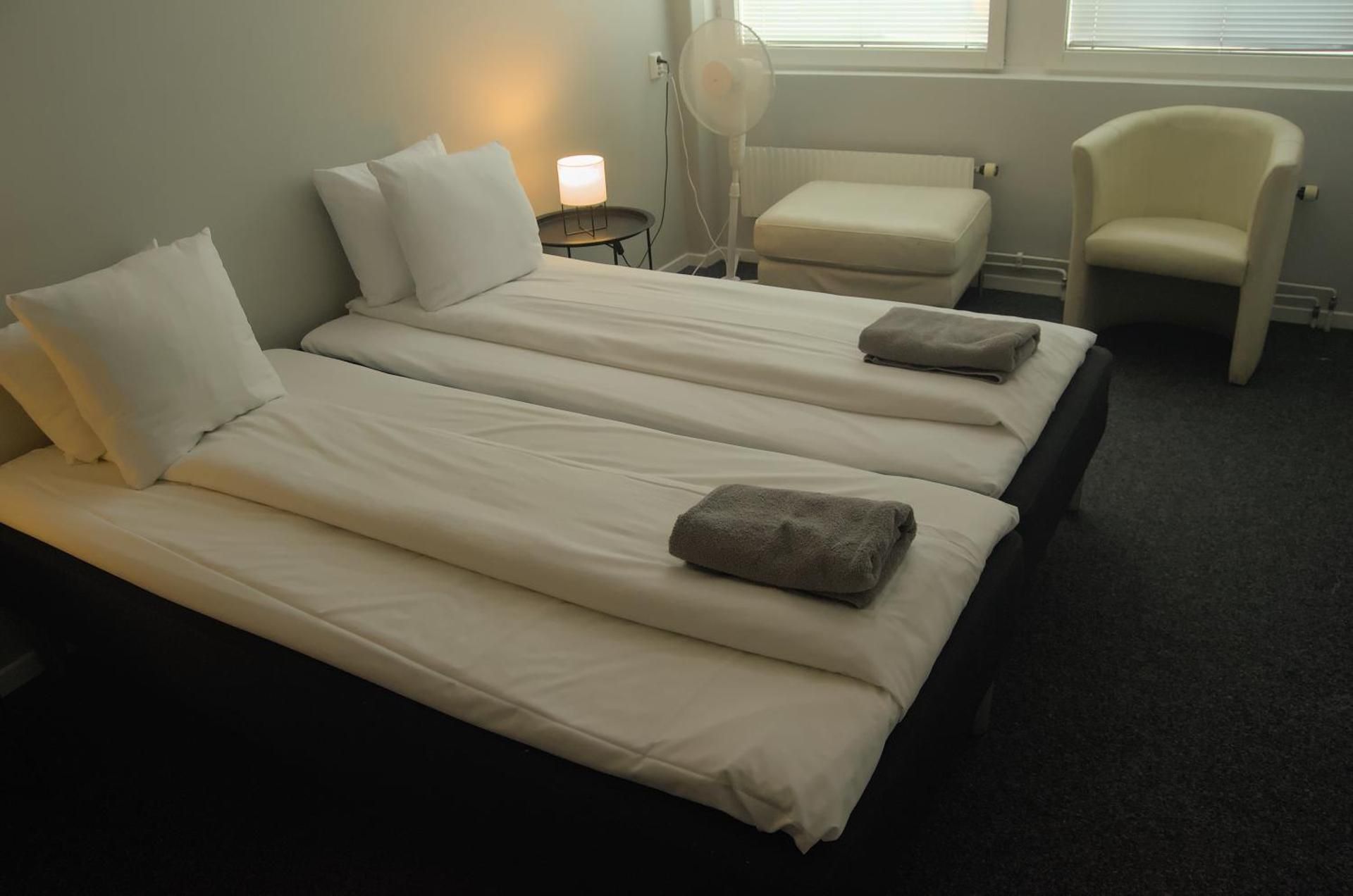 Queen Room, Shared Bathroom, No Window