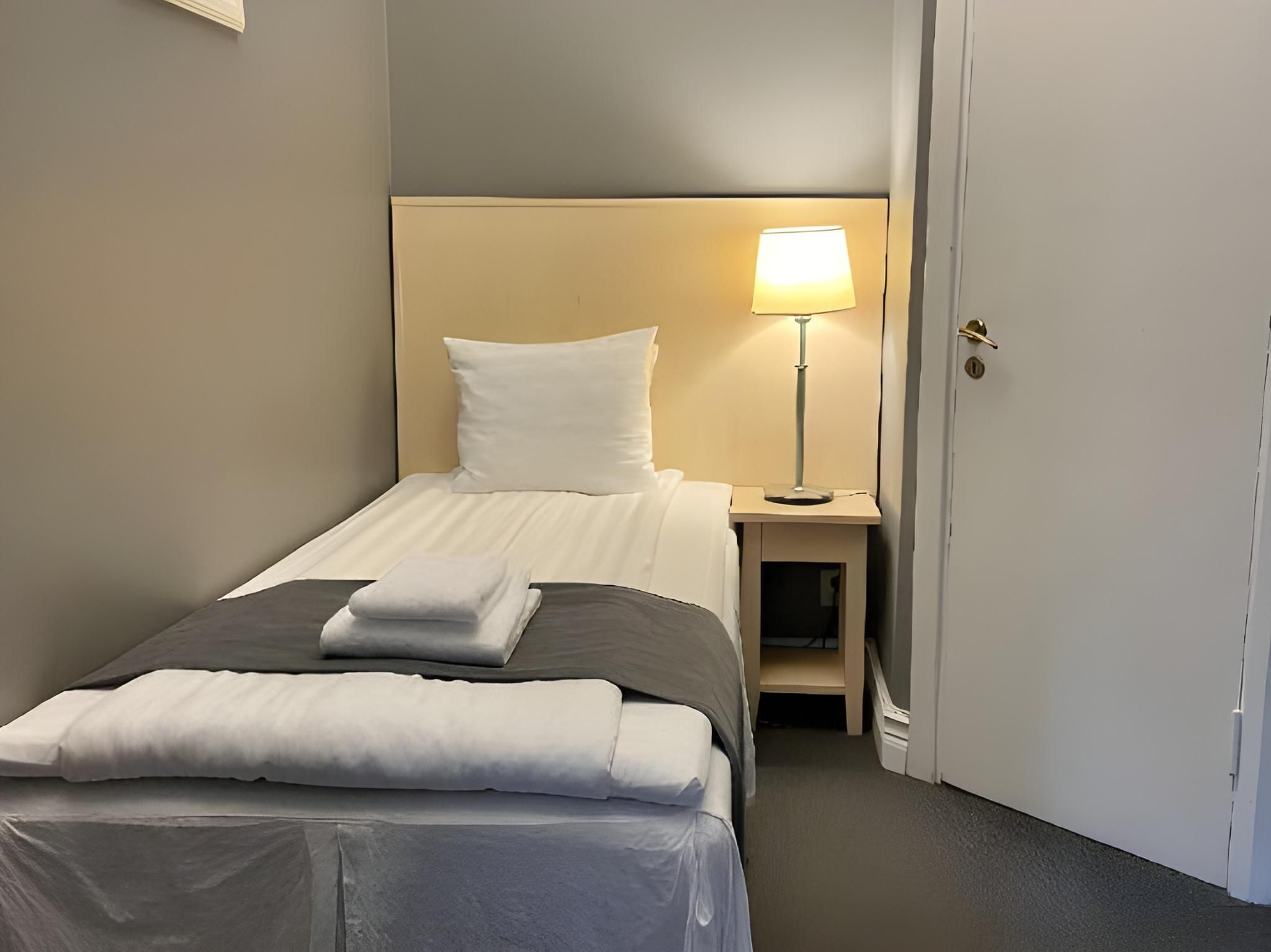 Single Room with Shared Bathroom