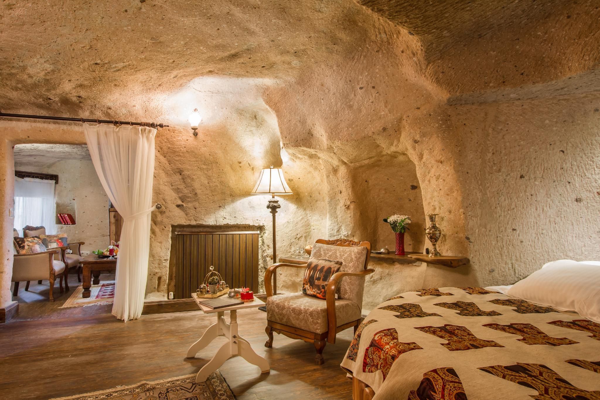Royal Cave Pool Suite