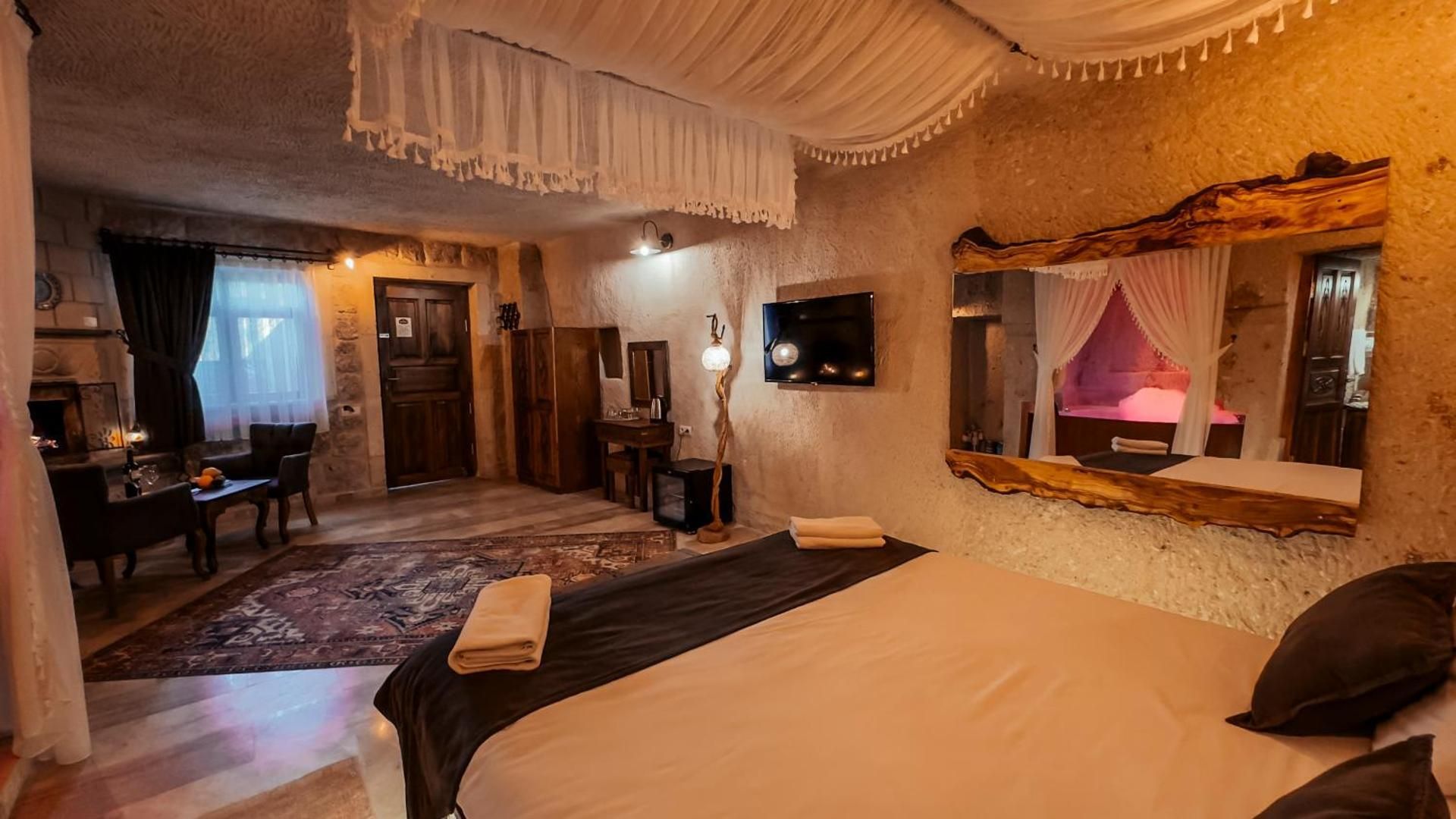 Bayar Cave Suites Suite with Private Pool