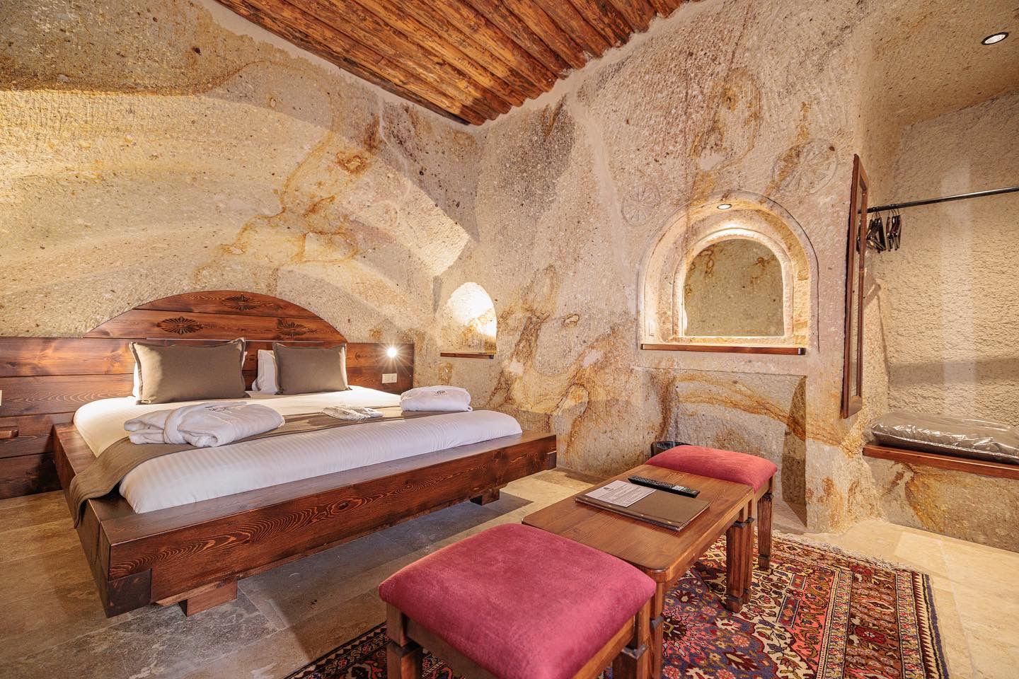 Cave King Suite