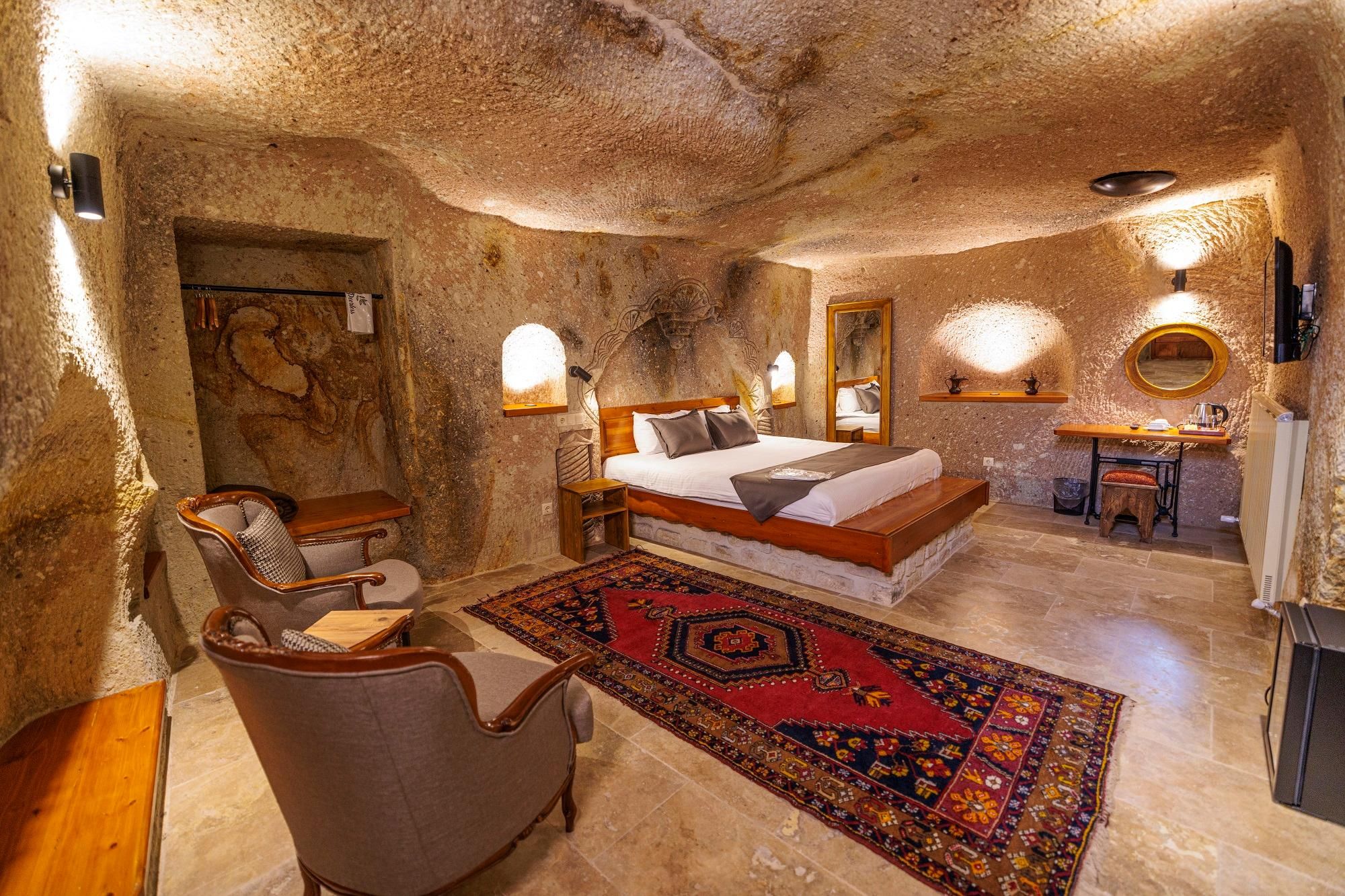 Deluxe Cave Room