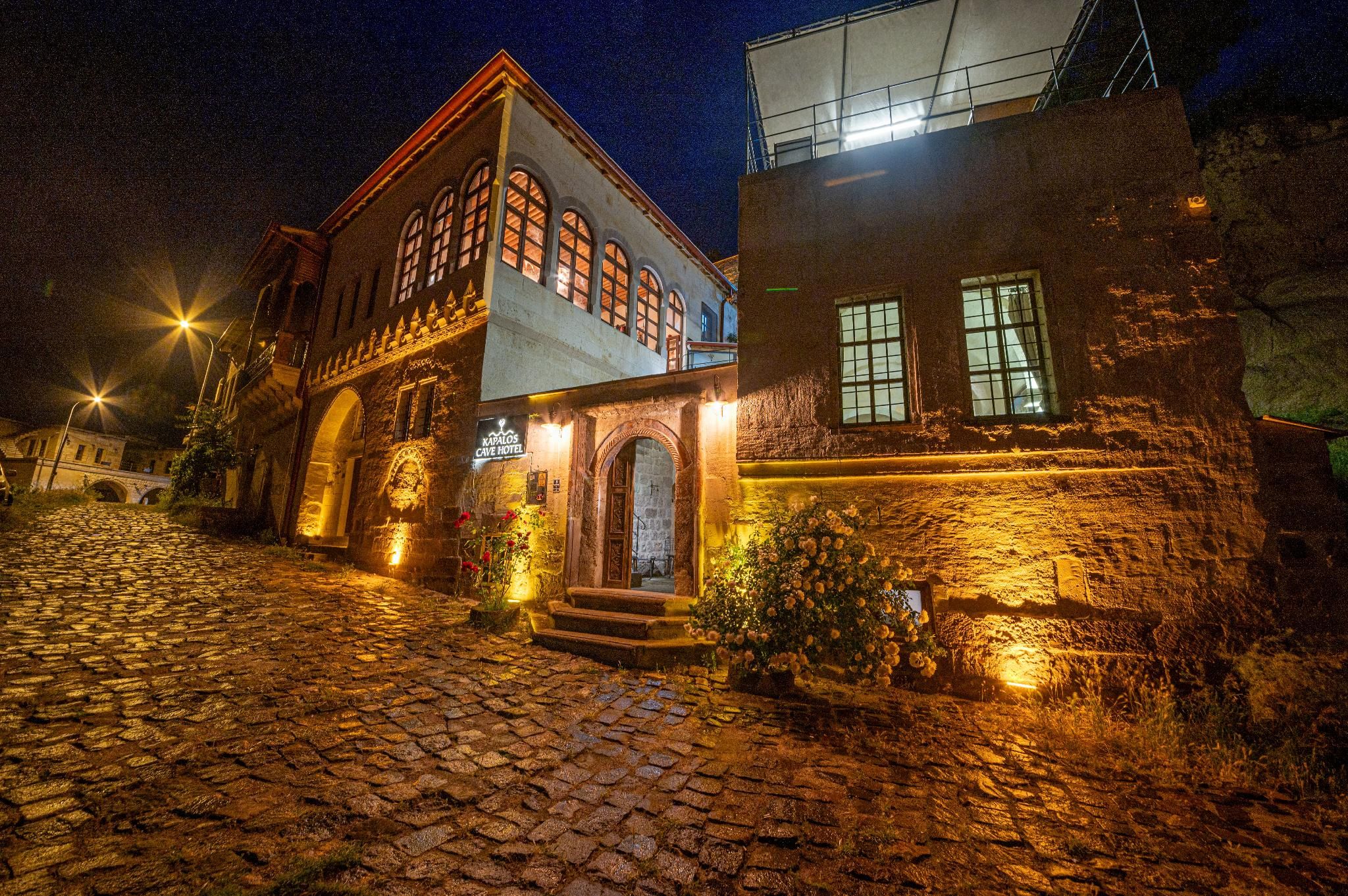 KAPALOS CAVE SUİTES