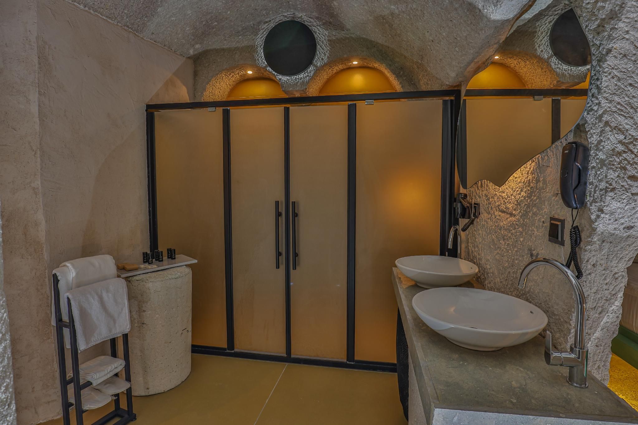 Royal Suite Room with Jacuzzi and Ganga View