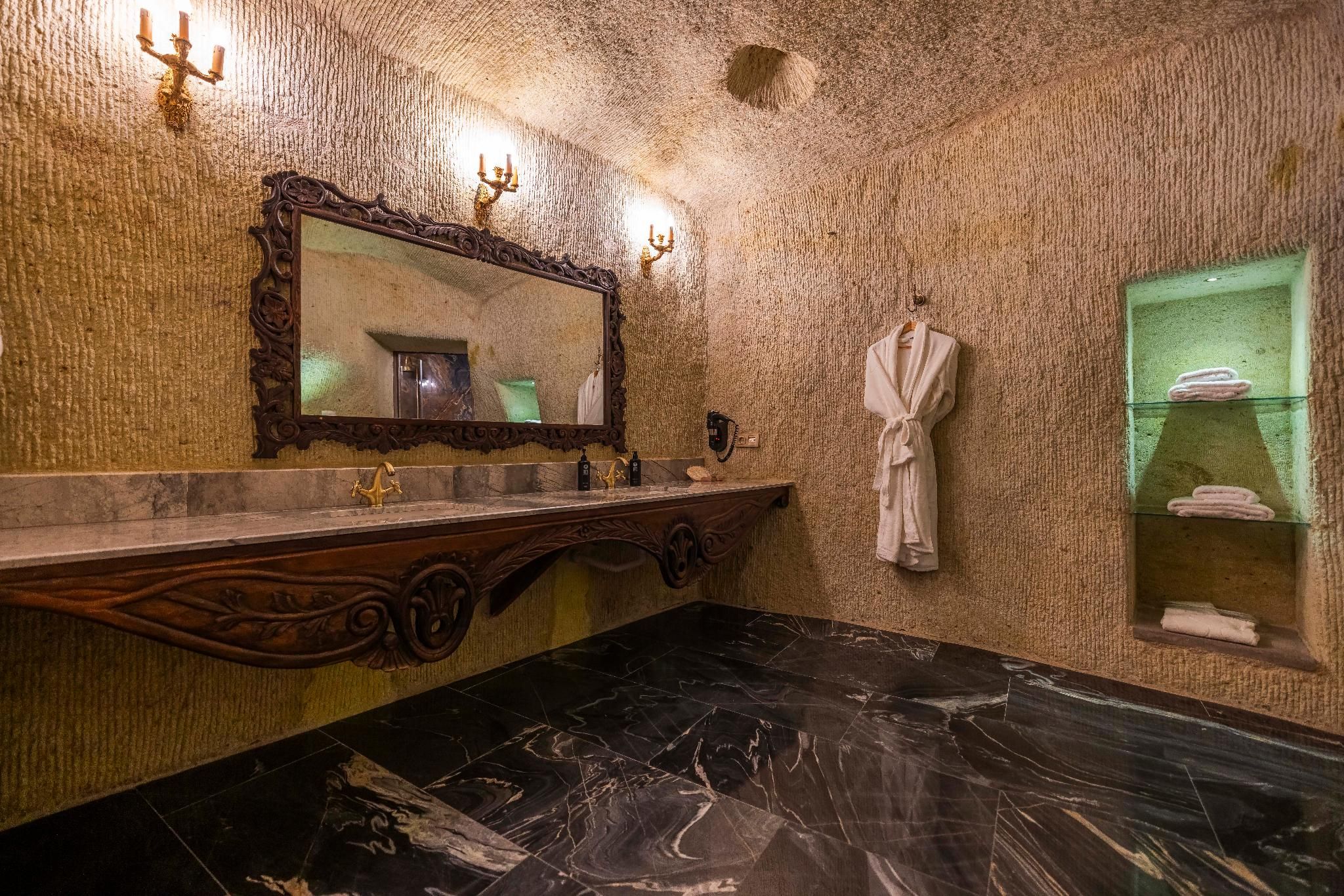 Premium Cave Suite, 1 Double Bed, Jetted Tub