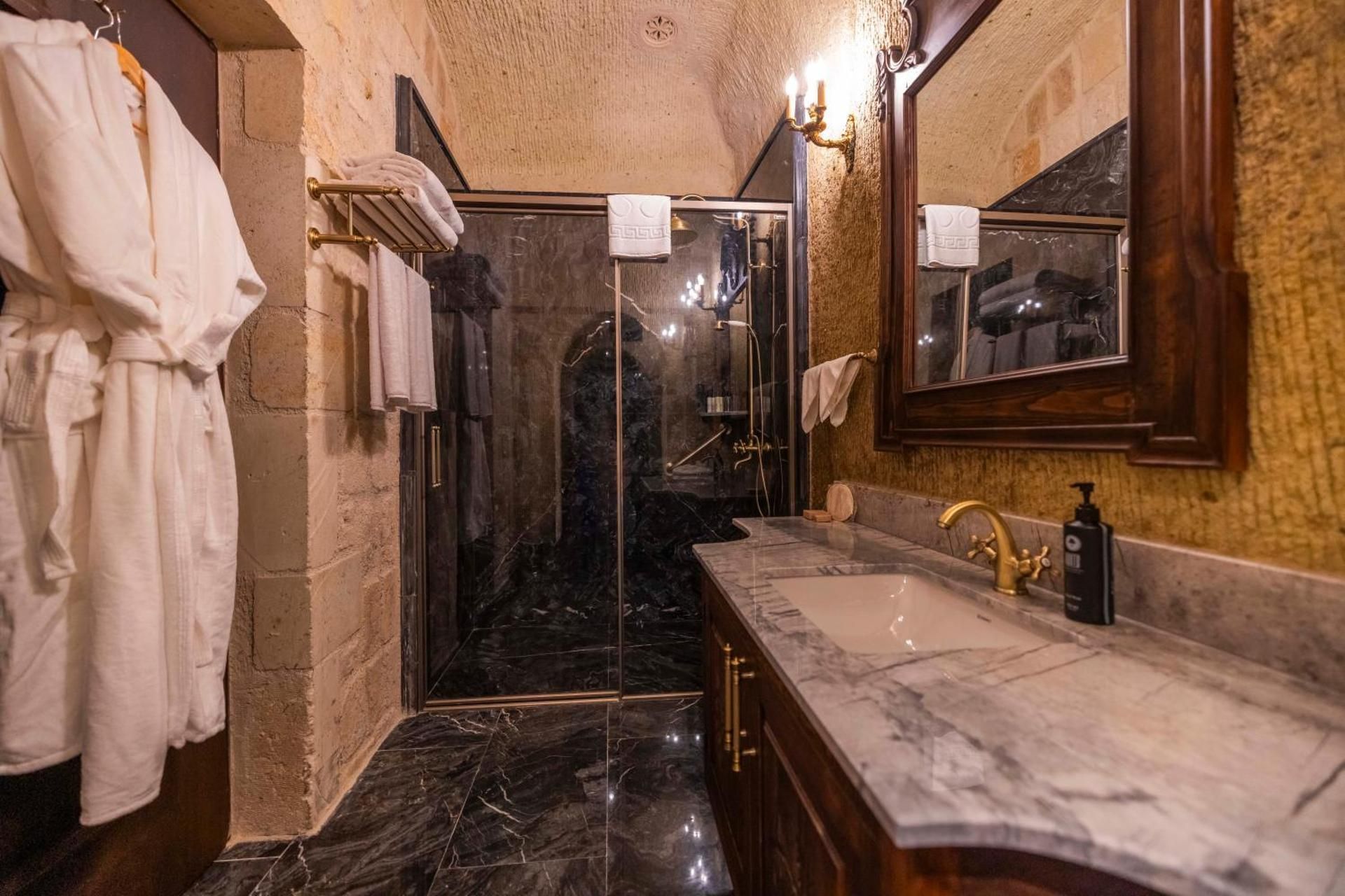 Junior Double Cave Duplex Suite with Bathtub and Fireplace