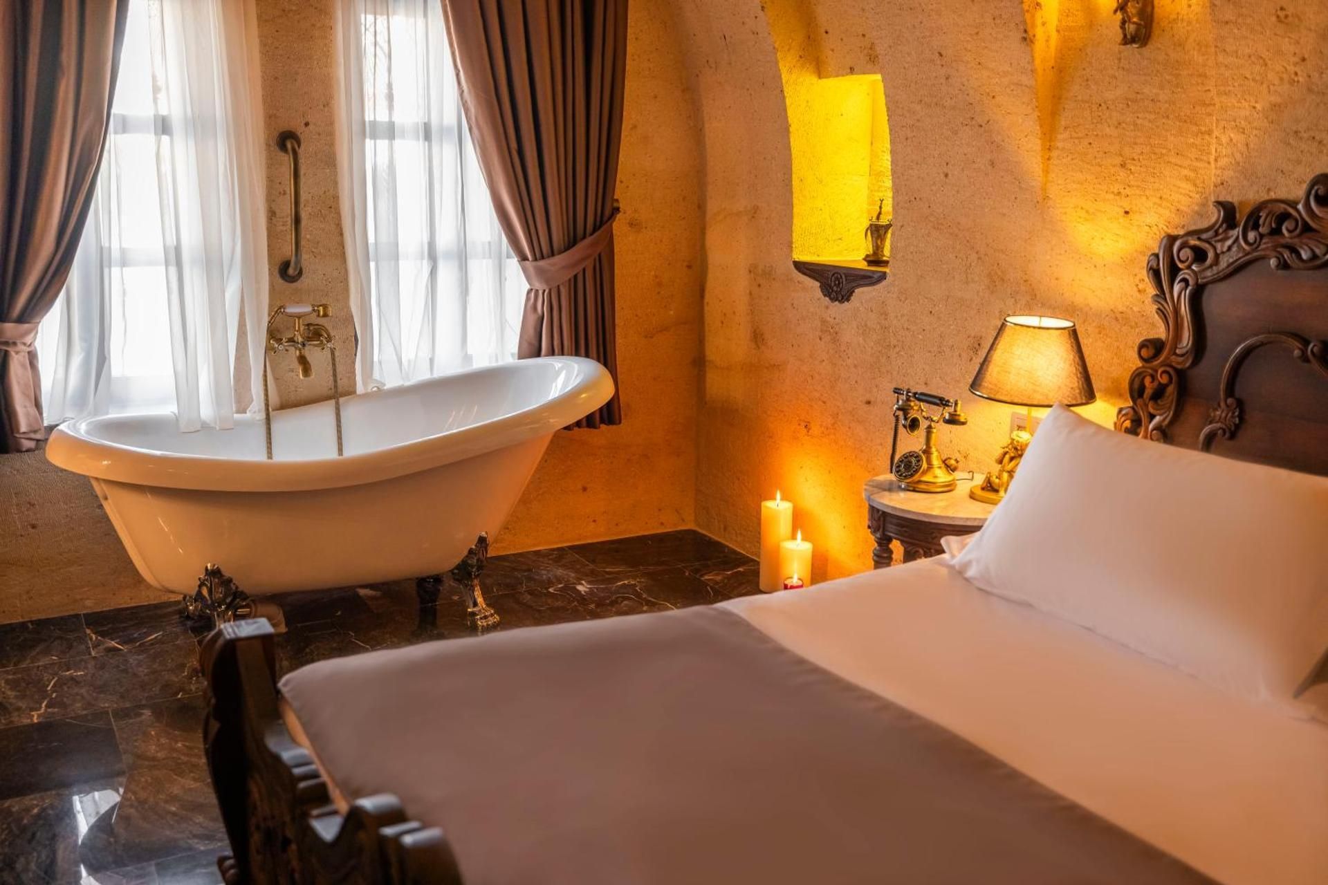 Junior Cave Suite, 1 Double Bed, Bathtub