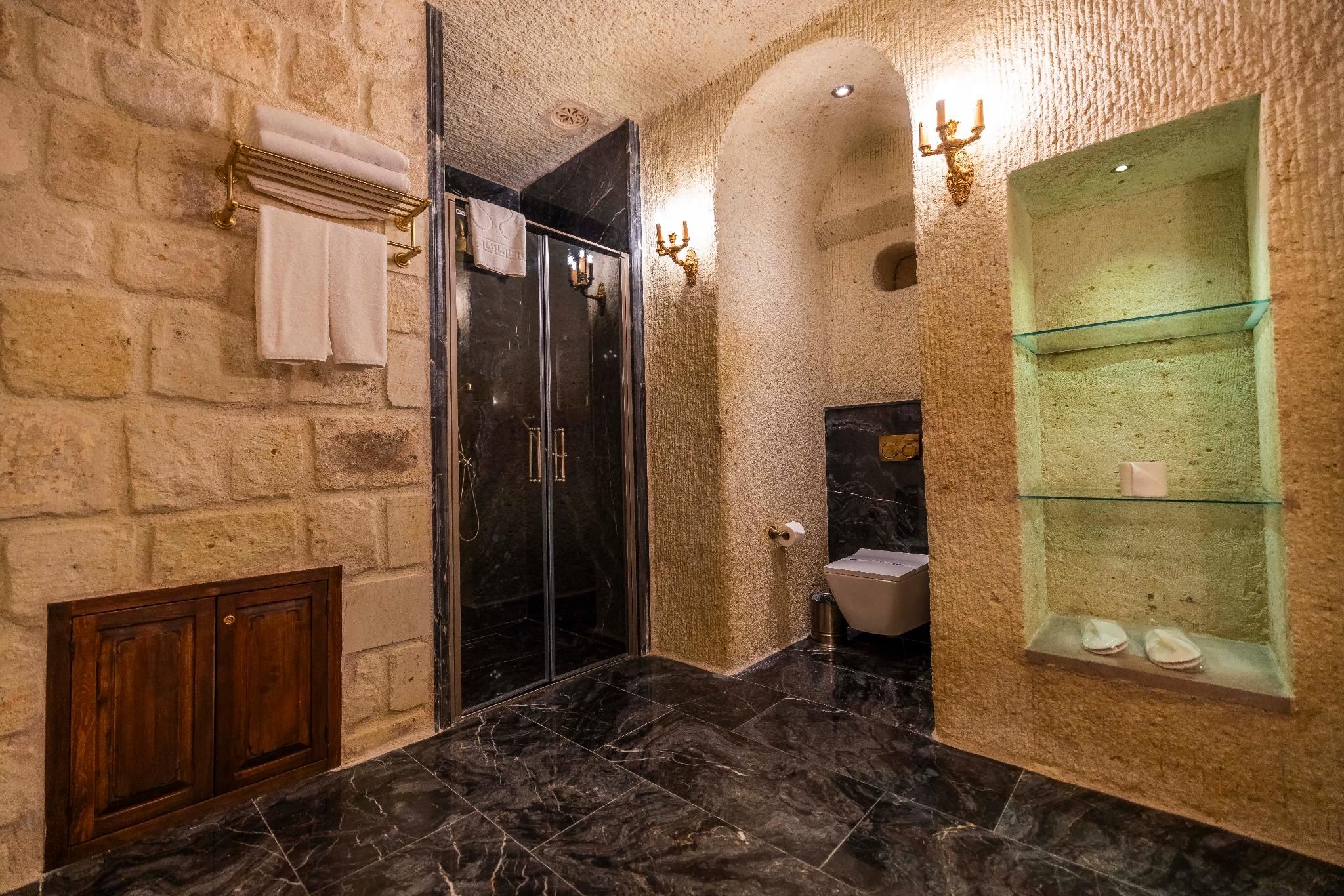 Junior Cave Suite, 1 Double Bed, Bathtub, Fireplace