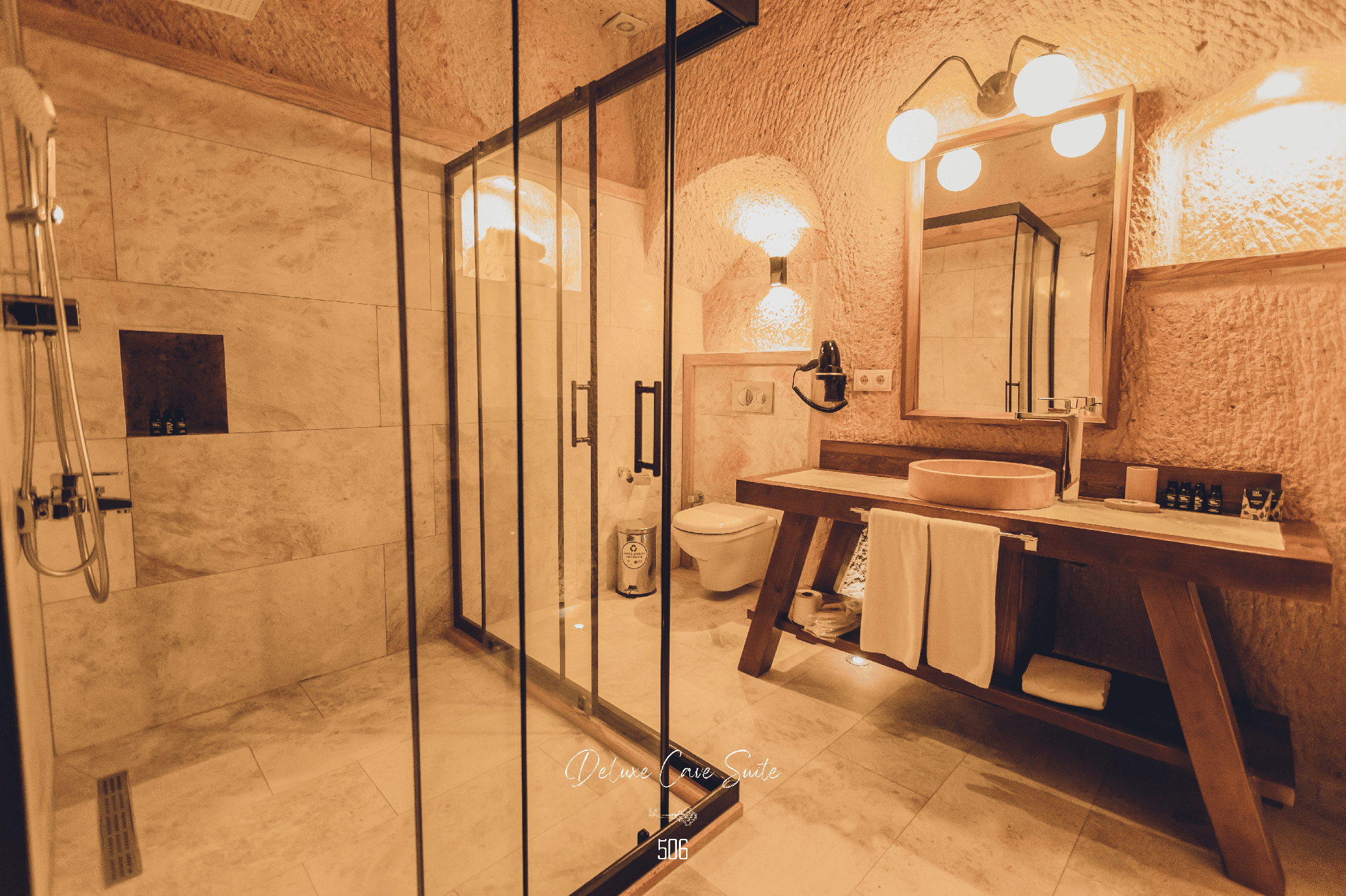 Deluxe Cave Suite with Fireplace