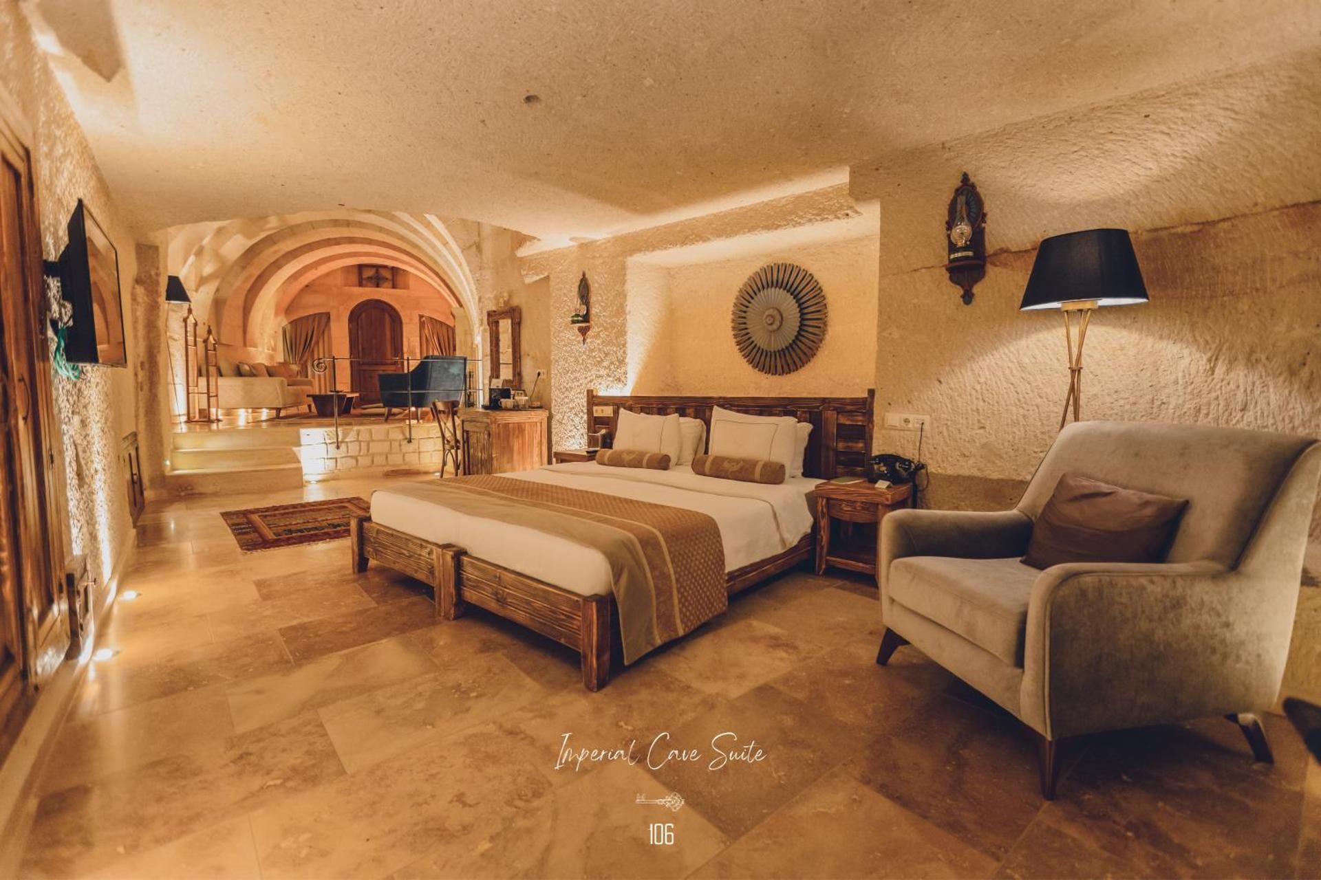 Imperial Cave Suite (Jacuzzi with Fire Place)