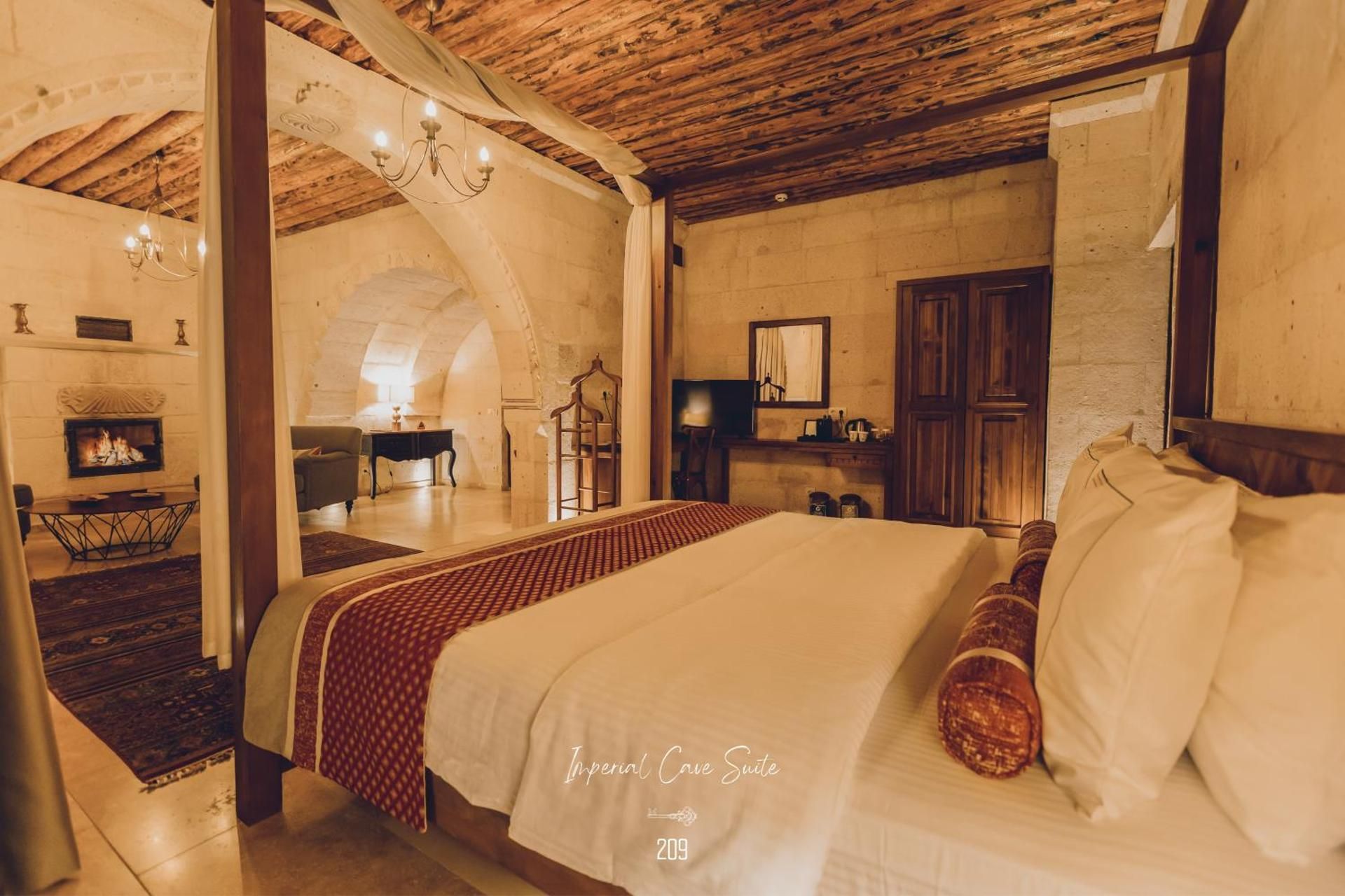 Imperial Cave Suite (Jacuzzi with Fire Place)