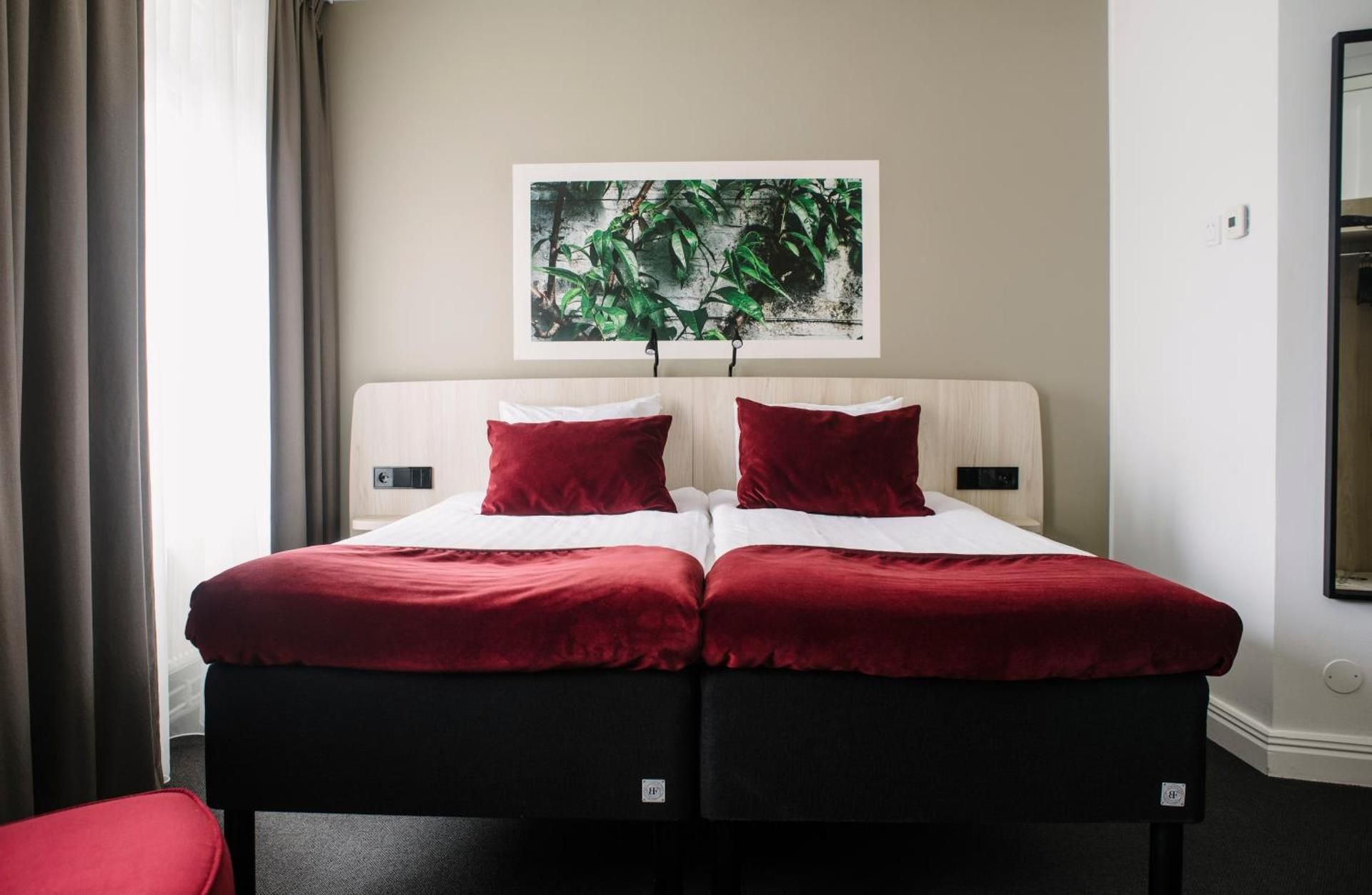 1 King 2 Single Bunkbed, Non-Smoking, Studio, Living Room, Kitchenette, Wi-Fi, Full Breakfast