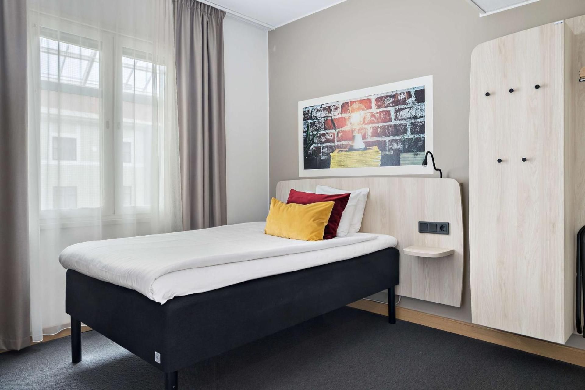 1 Single Bed, NonSmoking, Standard Room