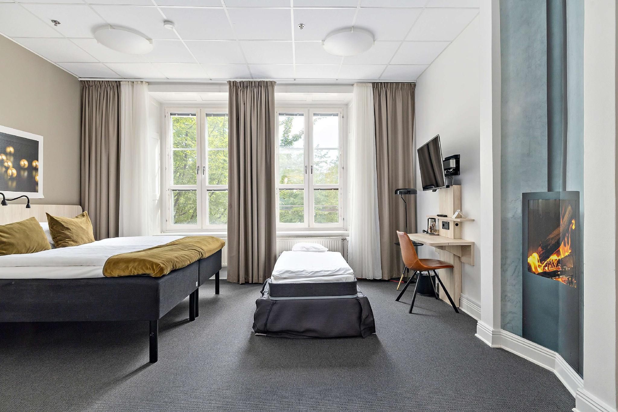 2 Single Beds, Nonsmoking, Family Room, Chair Bed