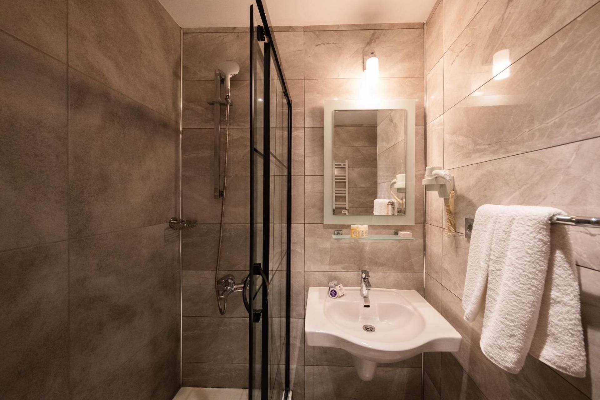 Iris Hotel & Spa Deluxe 3