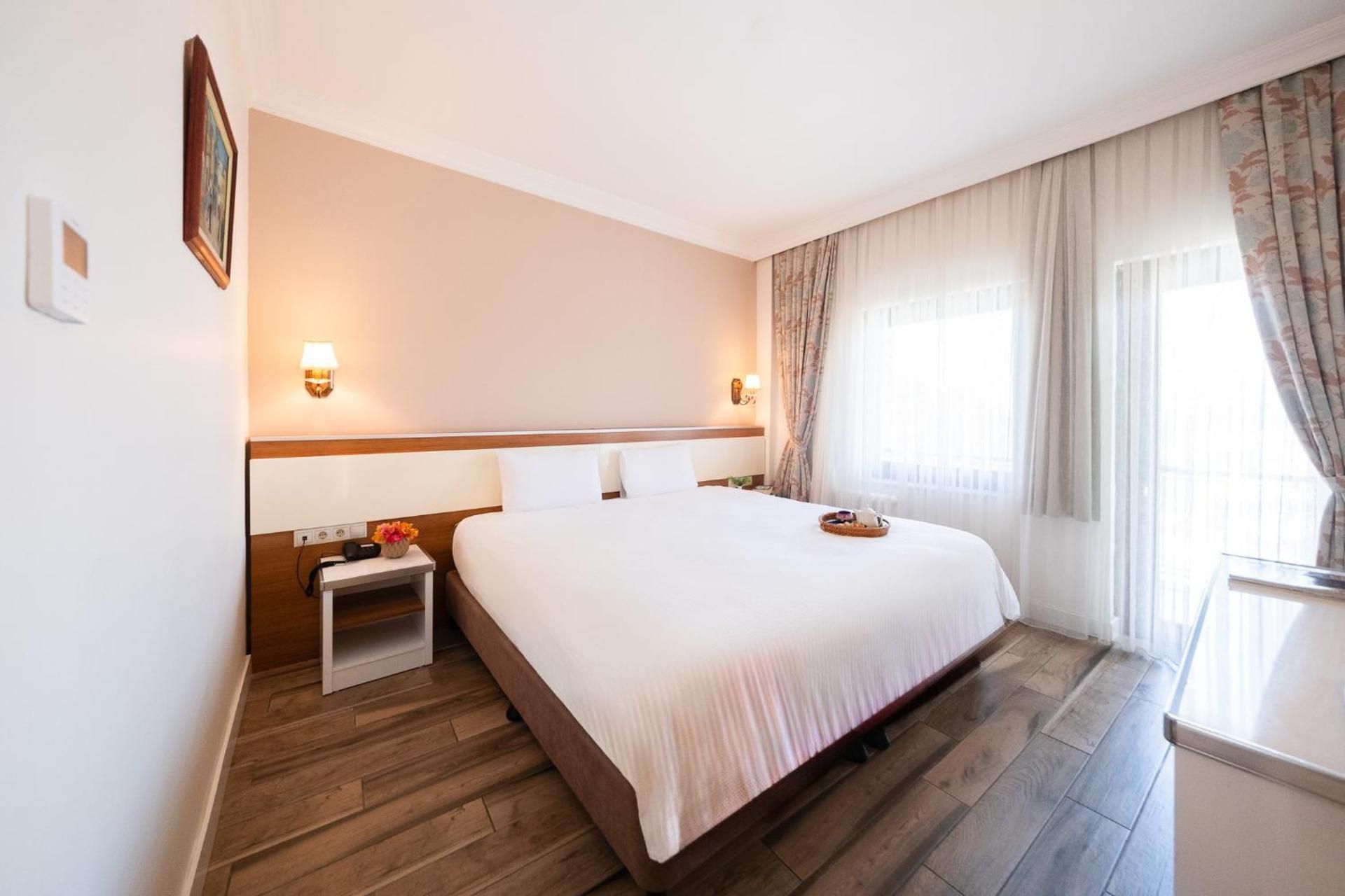 Iris Hotel & Spa Deluxe