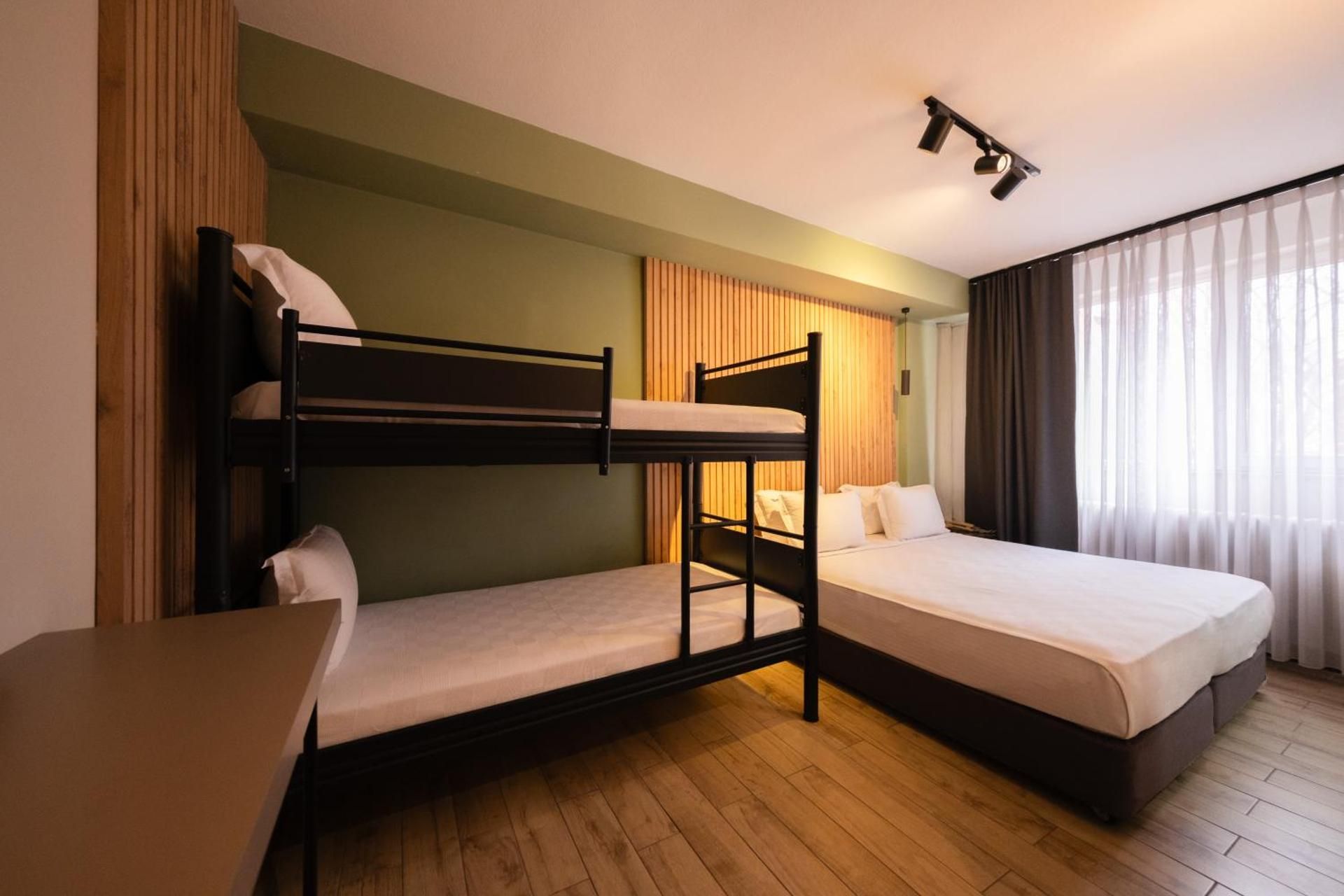 Polek Hotel Quadruple Room with Bathroom