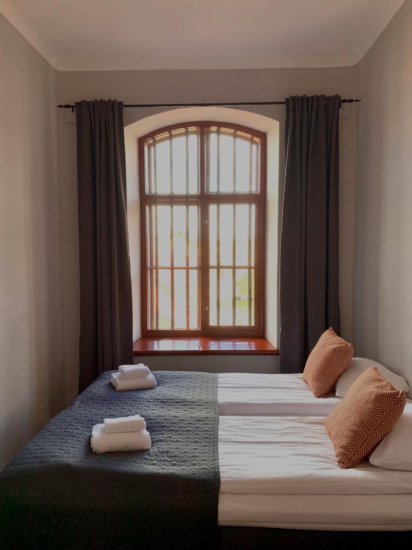 Twin Cell with shared Bathroom - Hostel Room