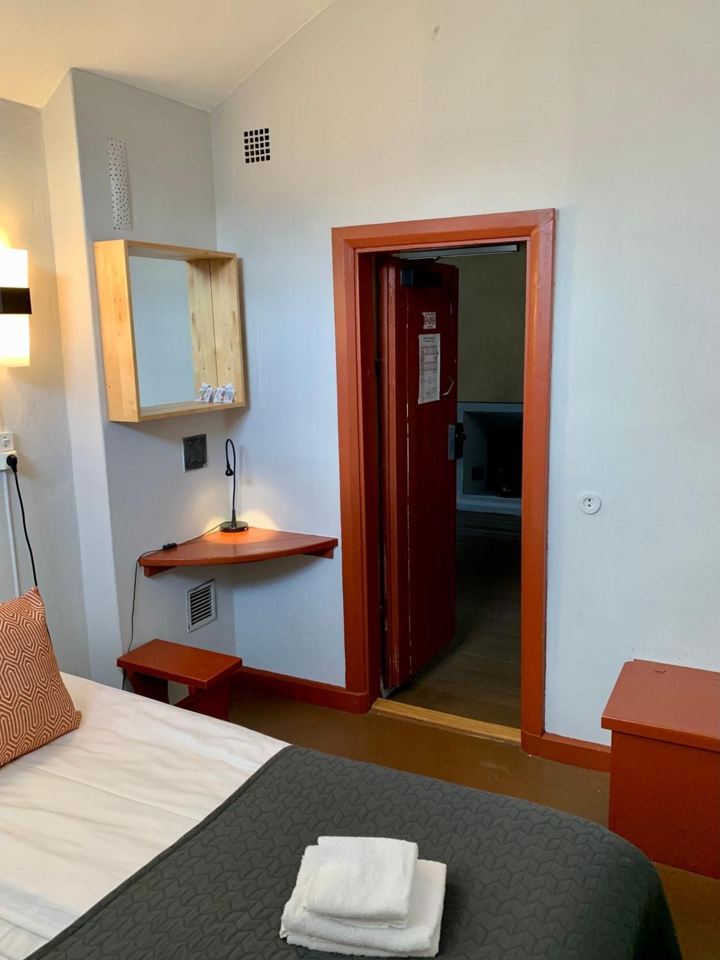 Twin Cell Sea View with shared Bathroom - Hostel Room