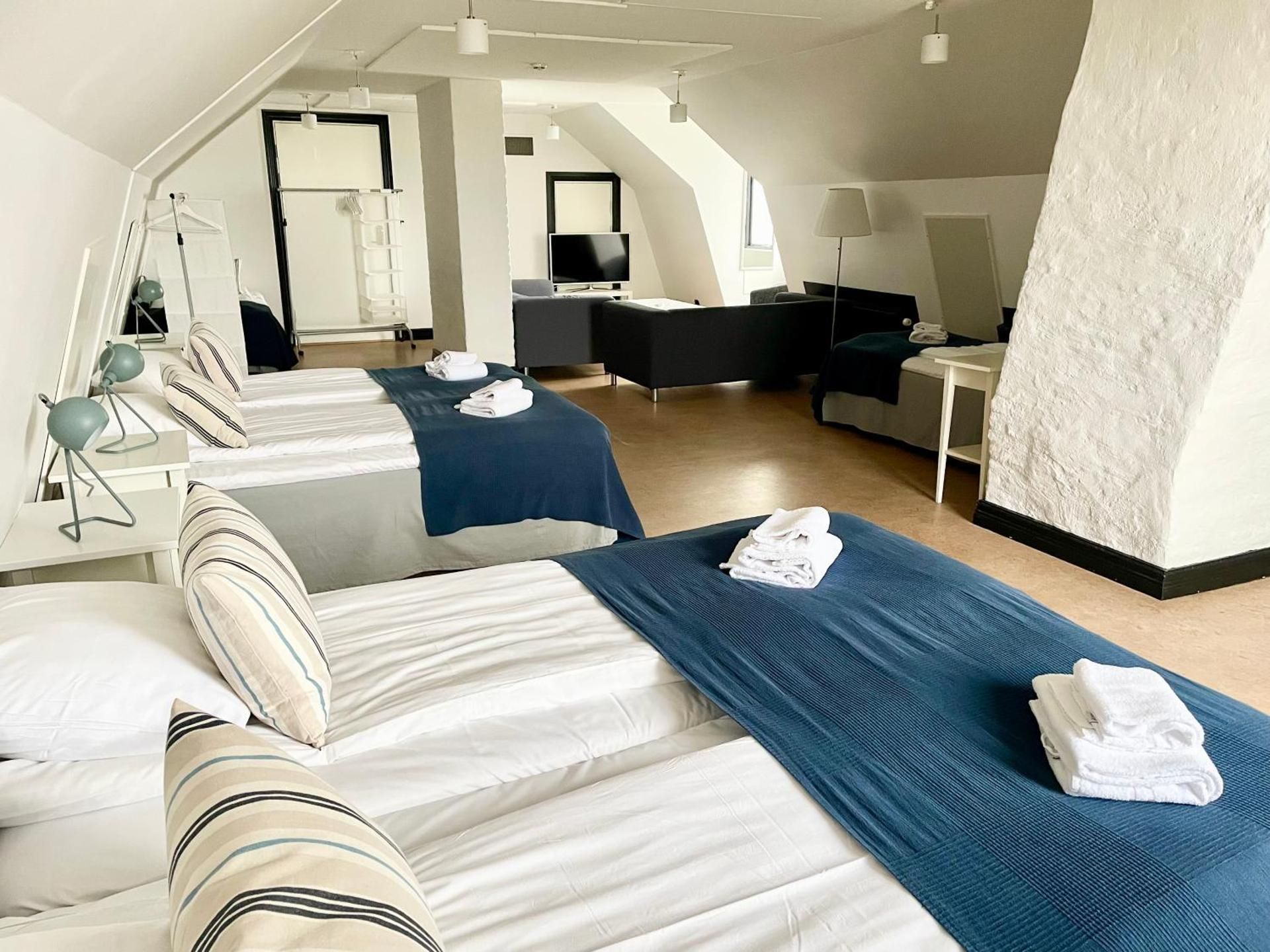 Fastningens Family Room with Shared Bathroom