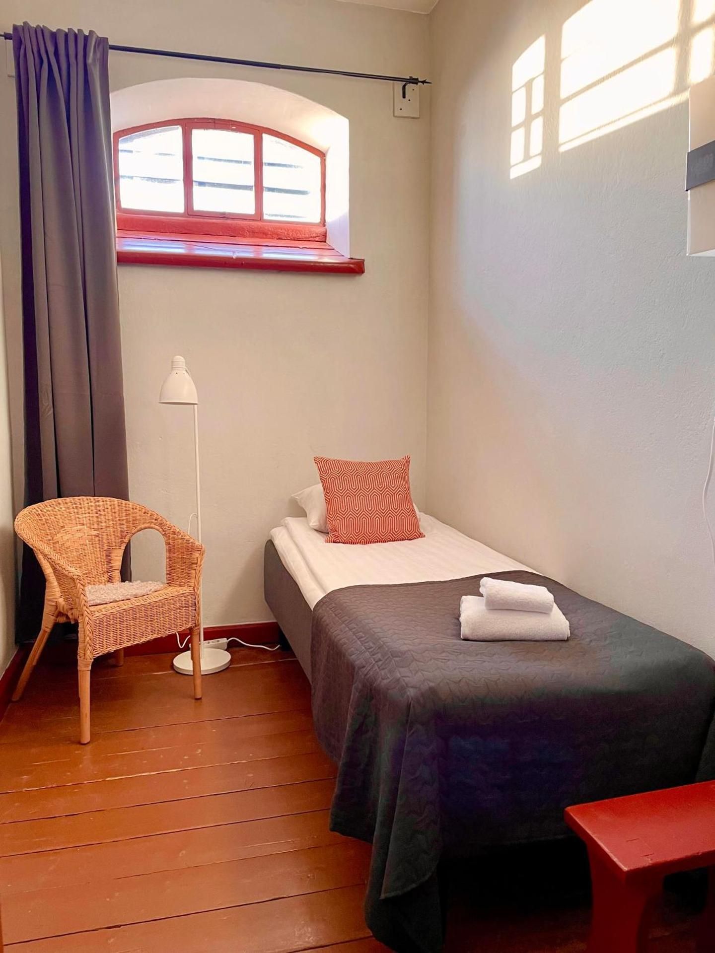 Single Cell with Shared Bathroom - Hostel Room