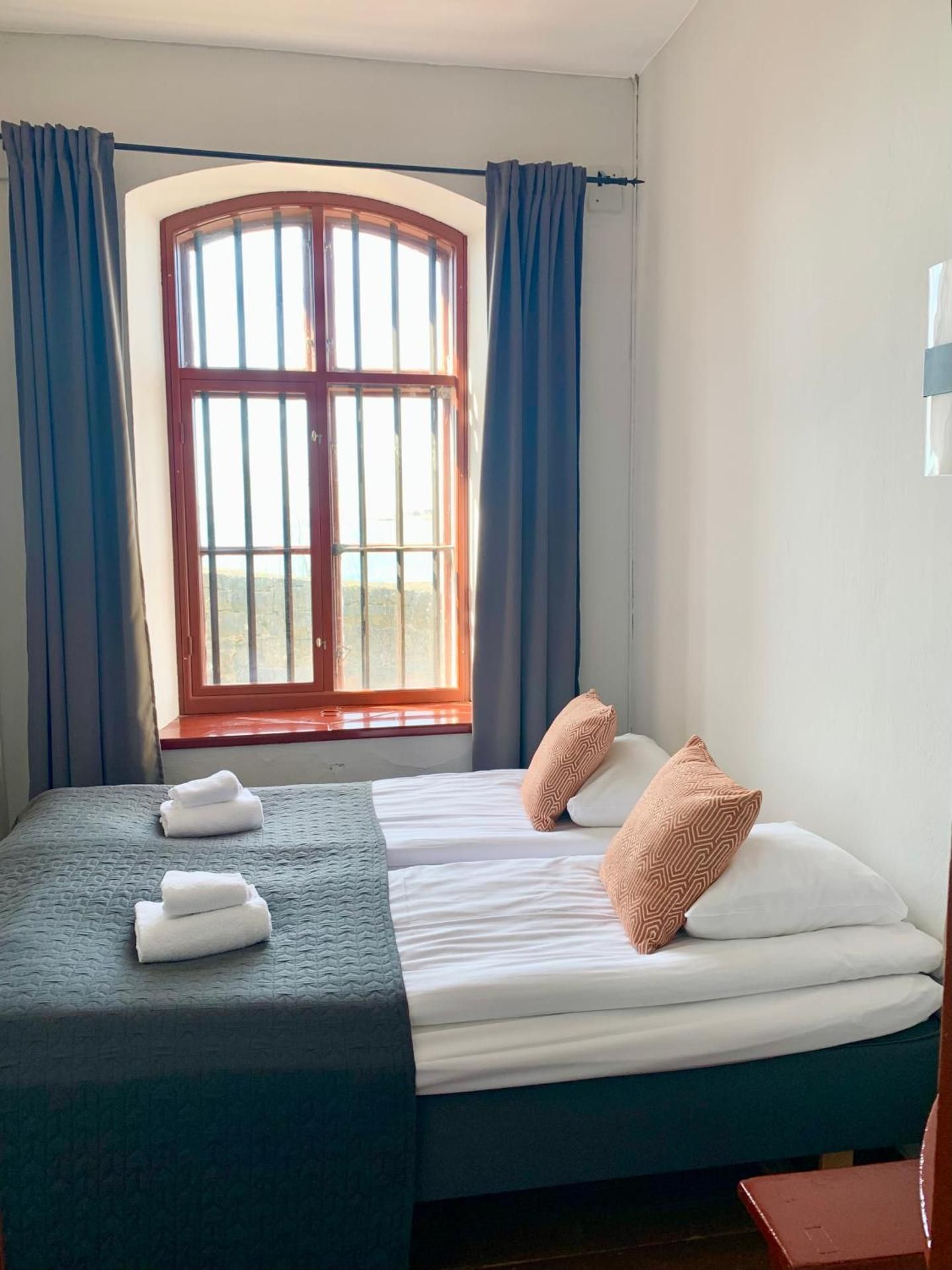 Twin Cell Sea View with shared Bathroom - Hostel Room