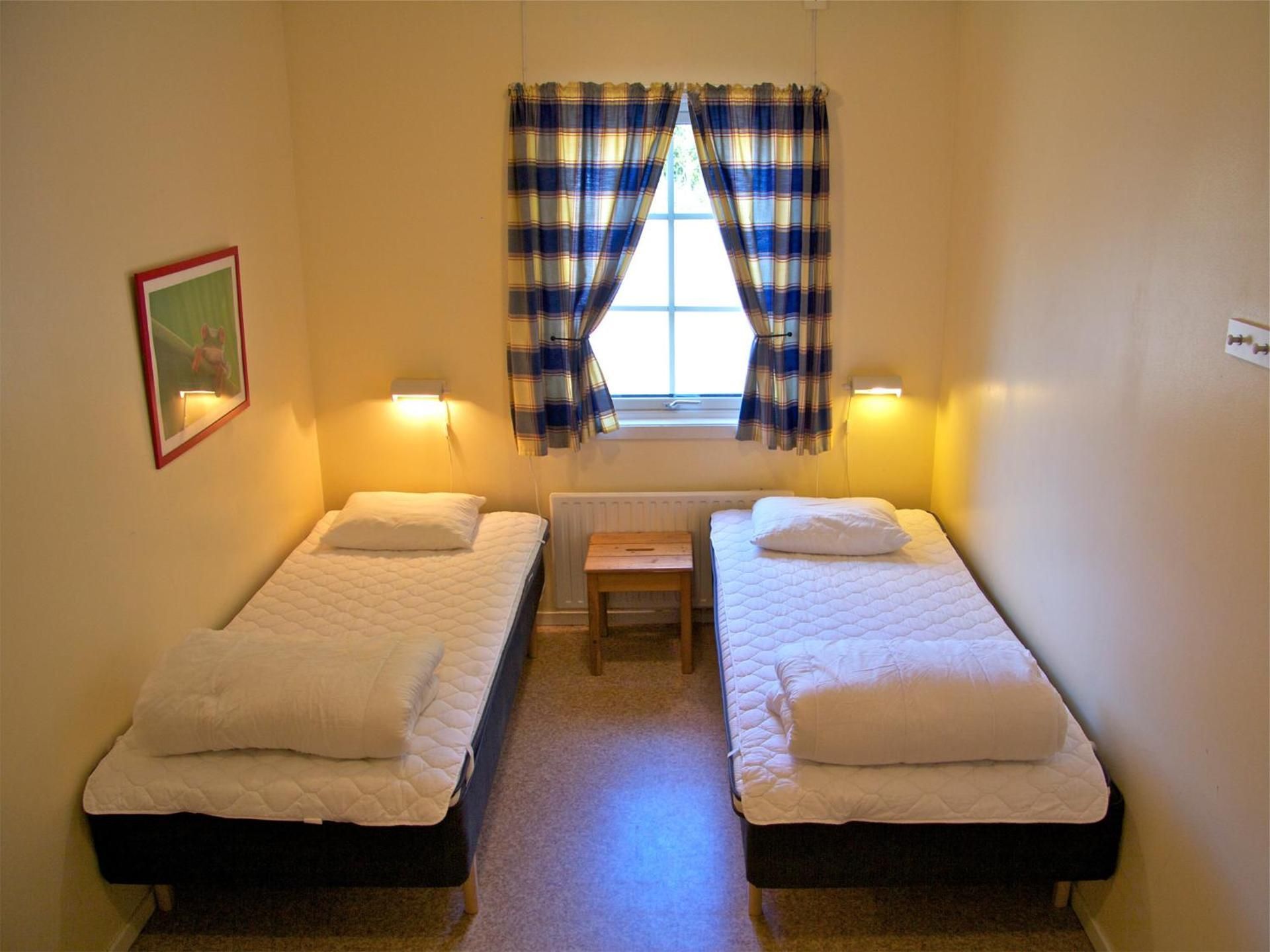 Twin Room with Private Bathroom - No Pets