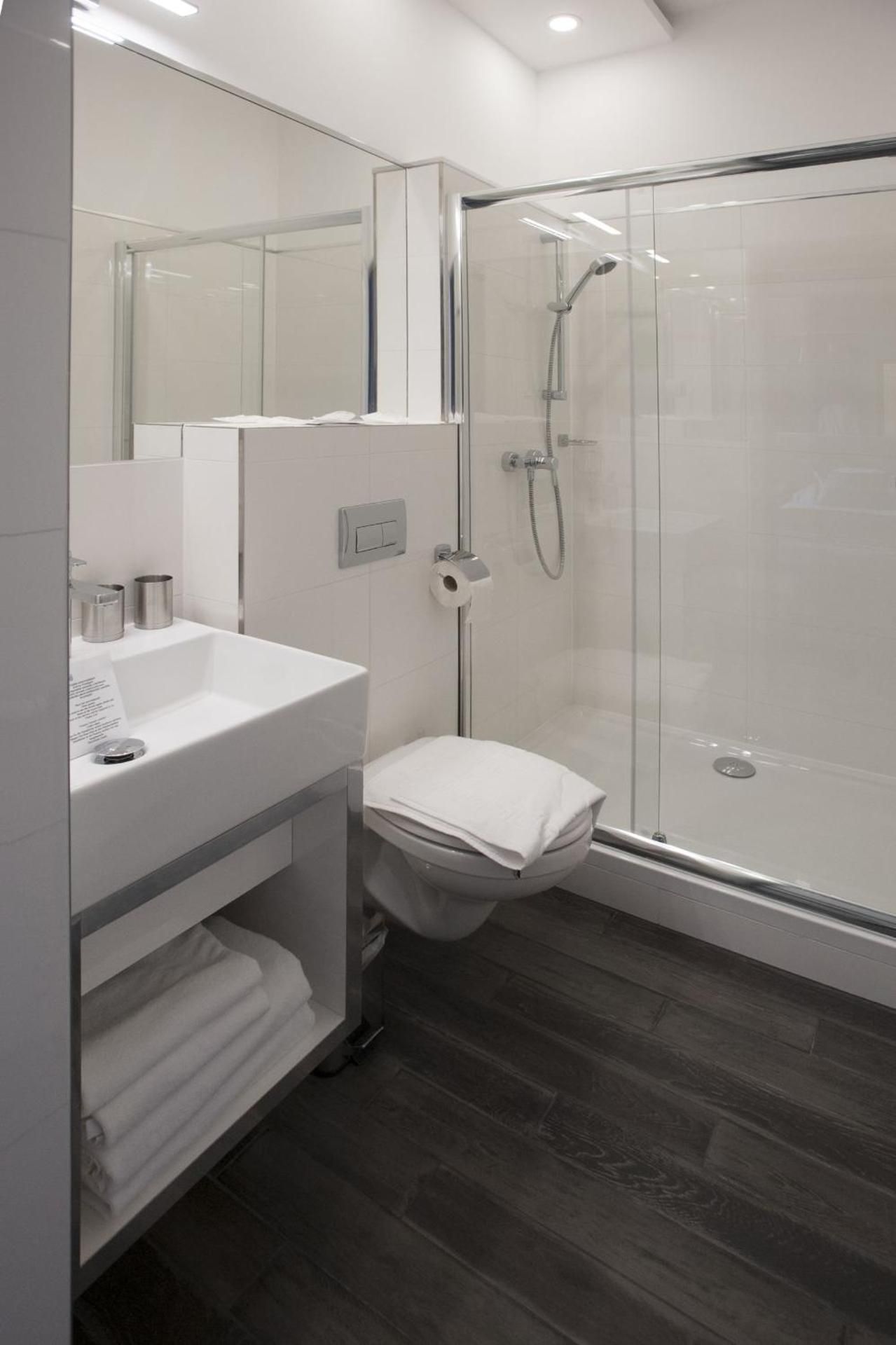 Hotel Talizman Double or Twin Room with Shower 3