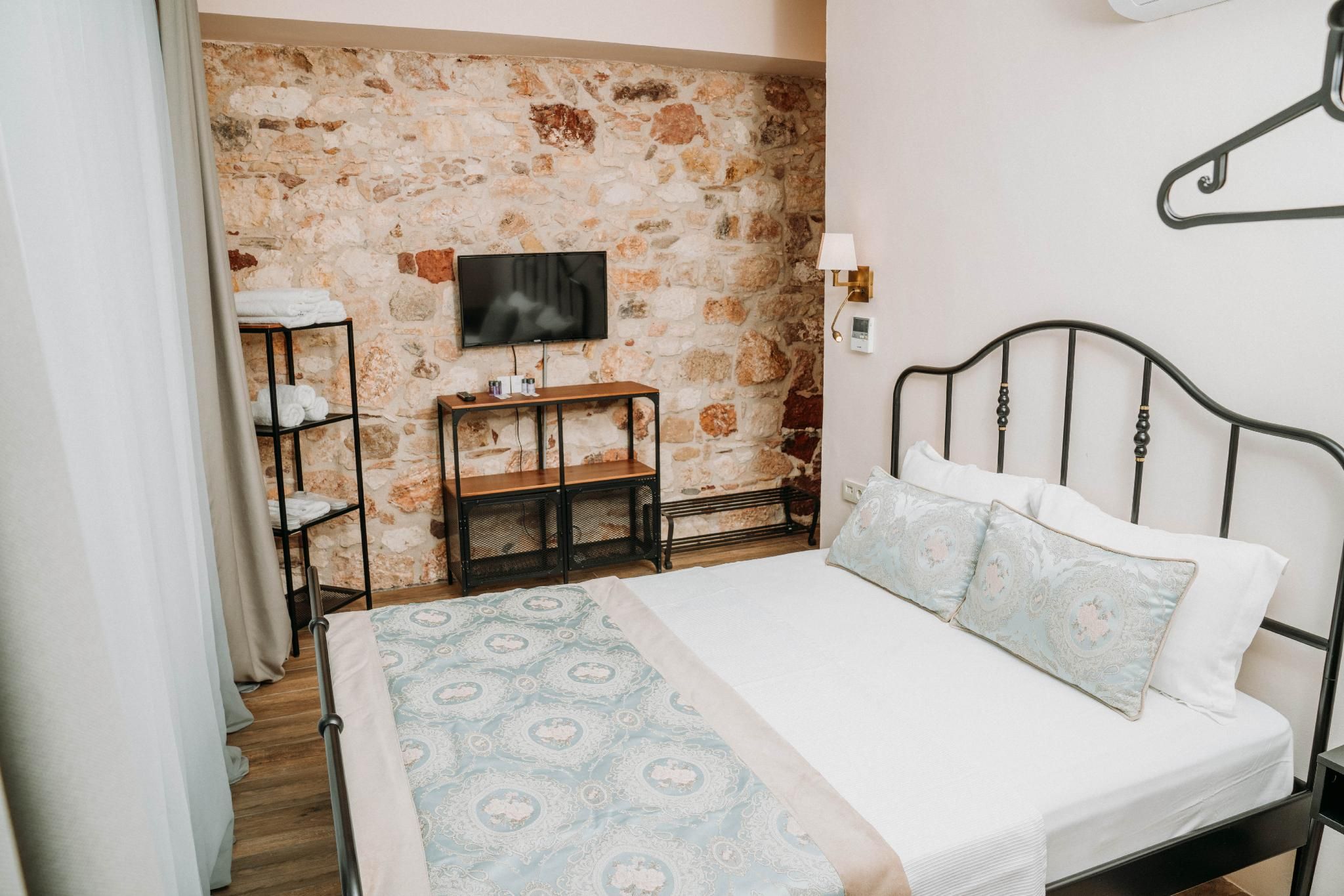 1 King Deluxe Room
