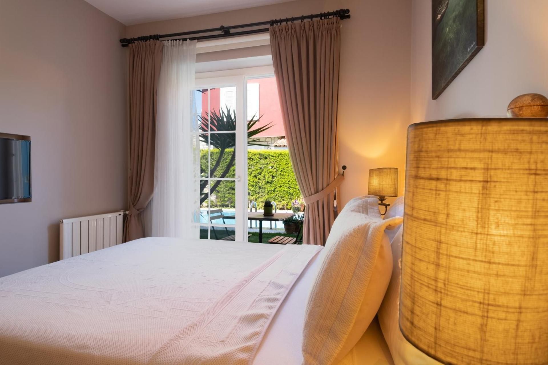 Bramasole Butik Otel Double Room with Pool View 2