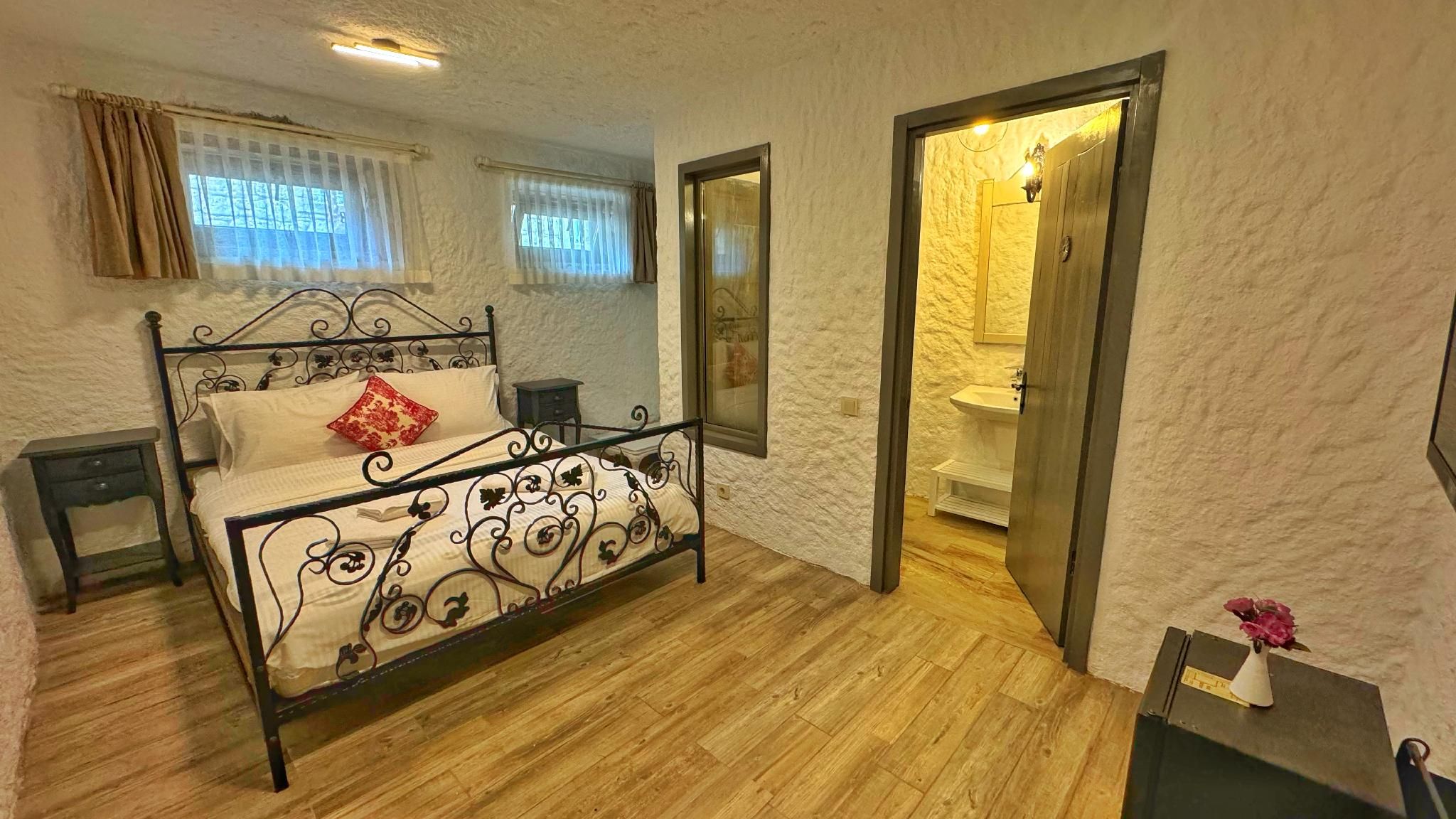 Economy Room