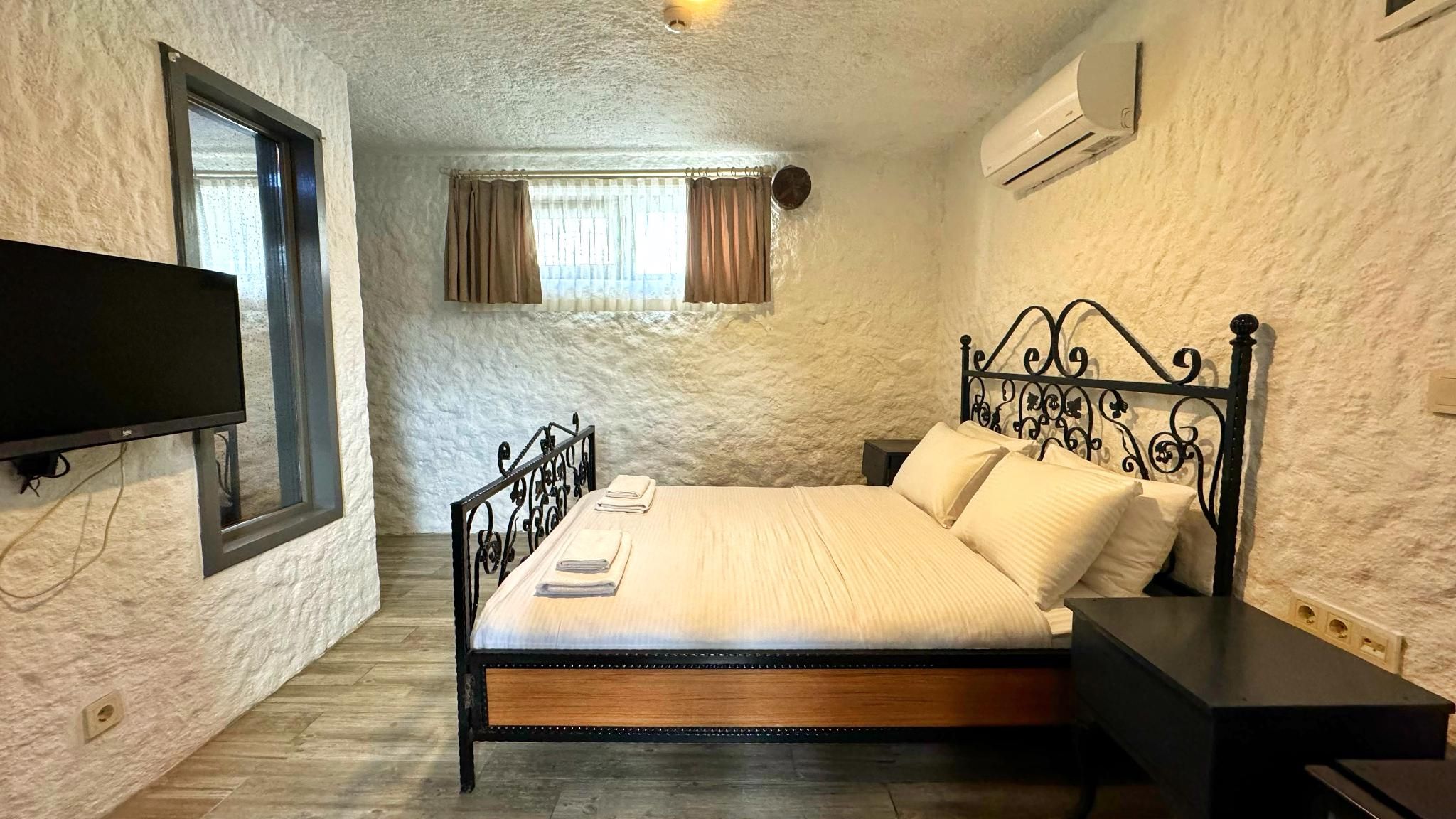 Economy Room