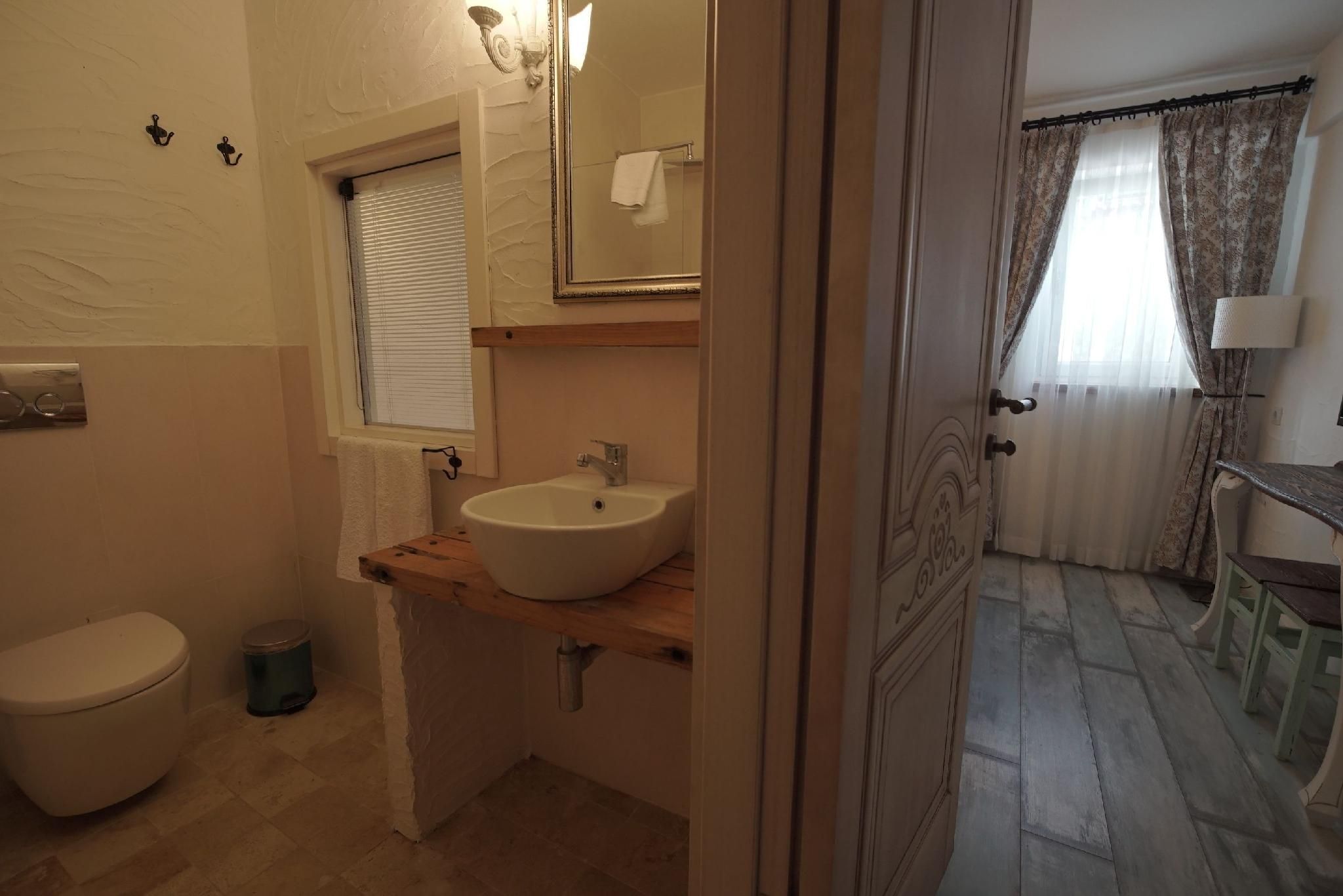 Tarcin Alacati Otel Budget Room 2