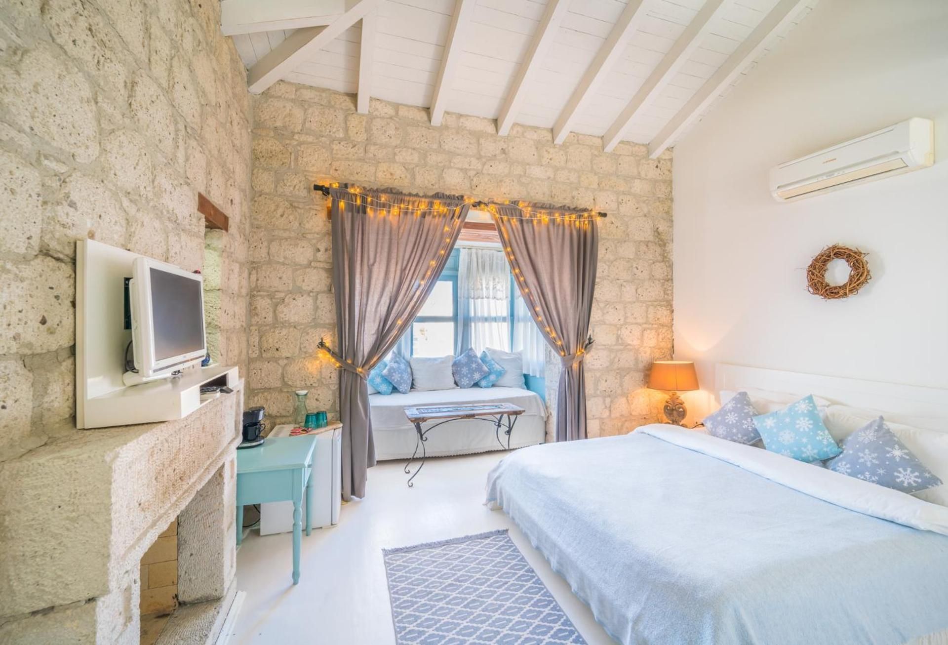 Deluxe Room with Bay Window 