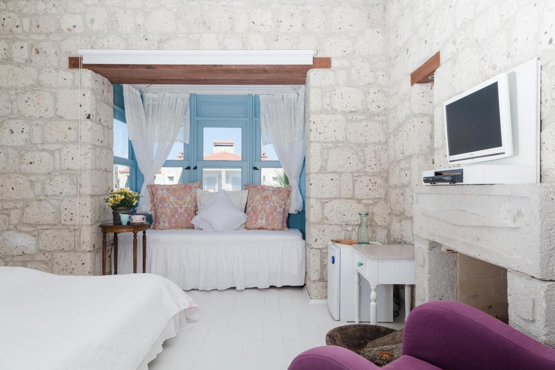 Deluxe Room with Bay Window 