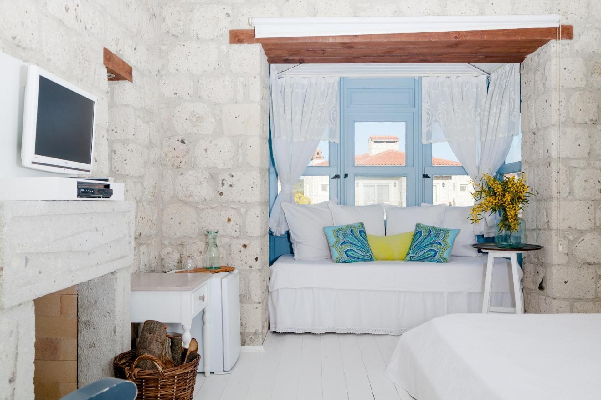 Deluxe Room with Pool View