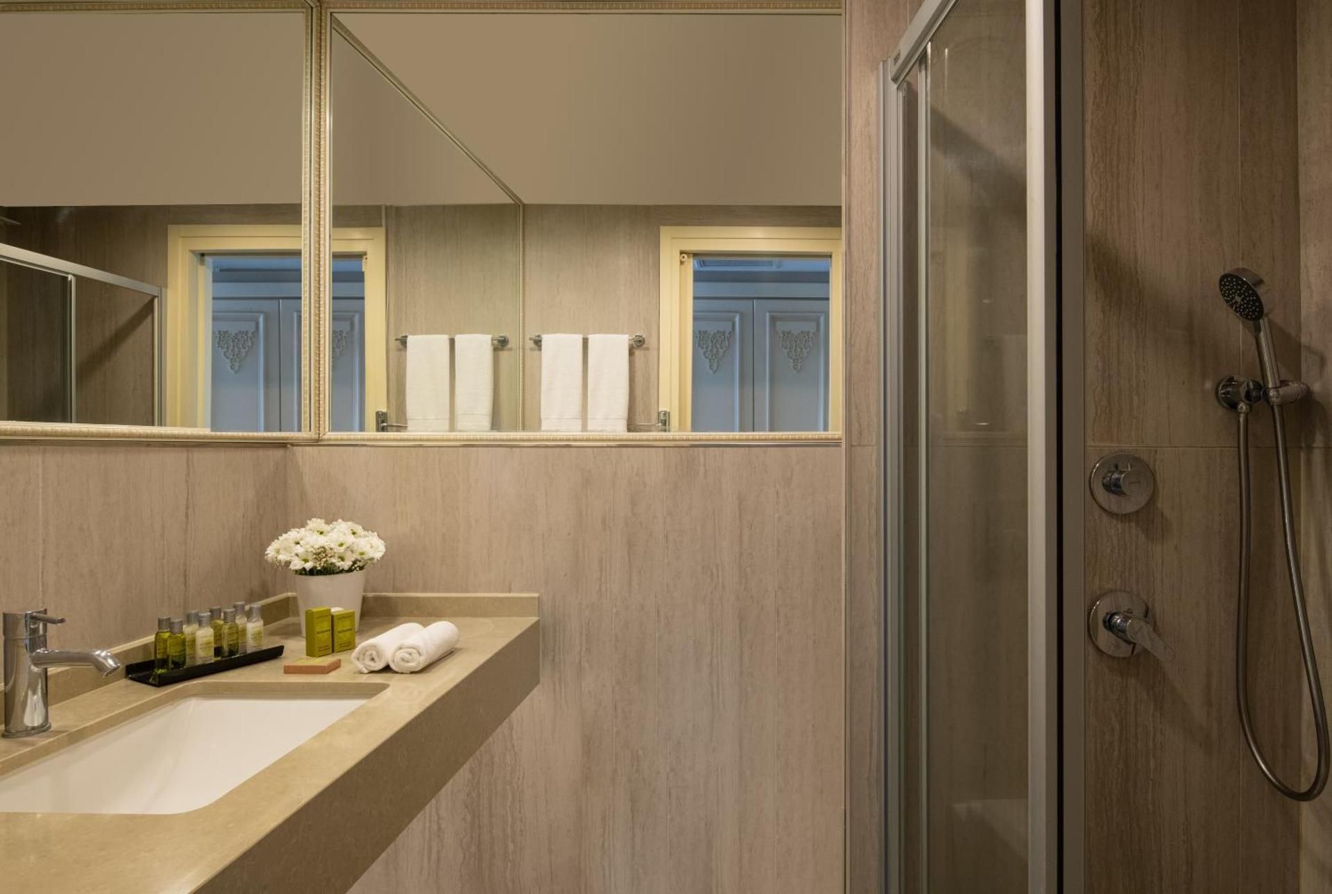 Junior Suite, Sea View, 1 King Bed
