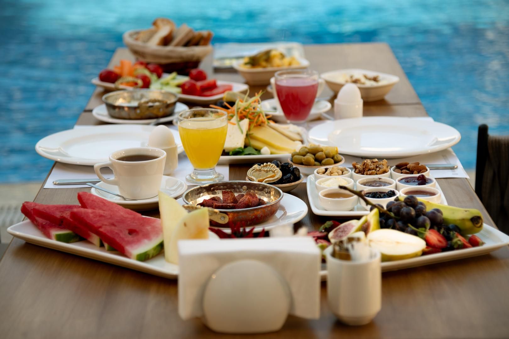 swimming pool [outdoor]