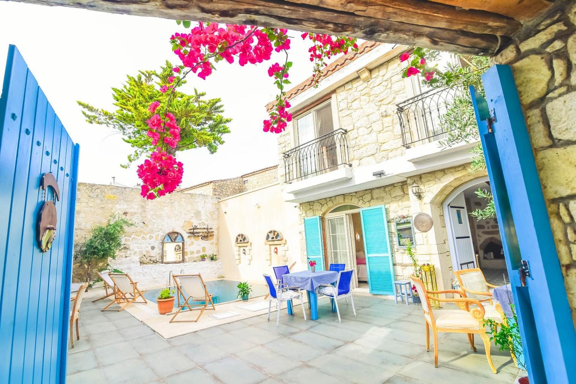 Alacati Asmali Konak Hotel